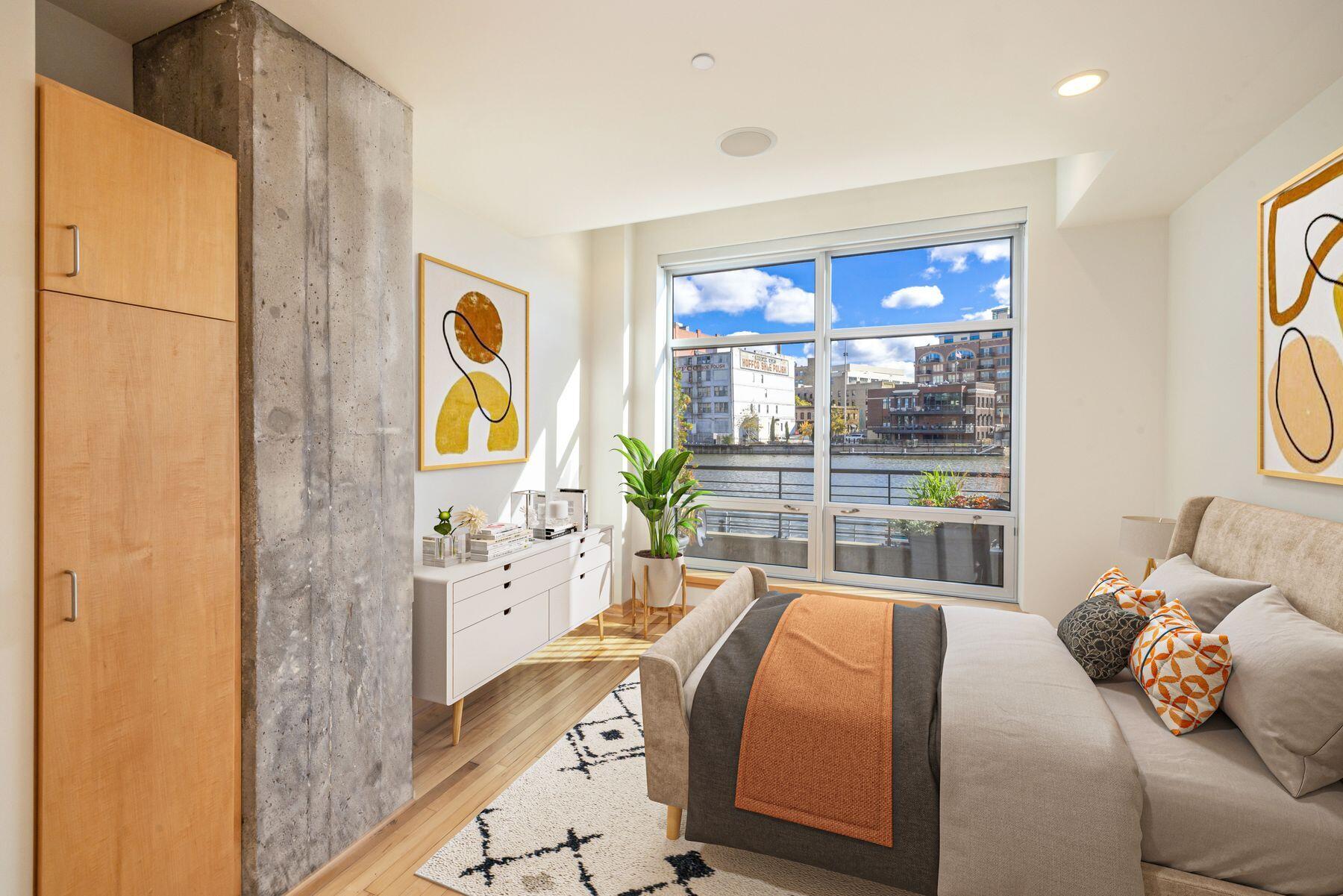 106 W Seeboth St 118