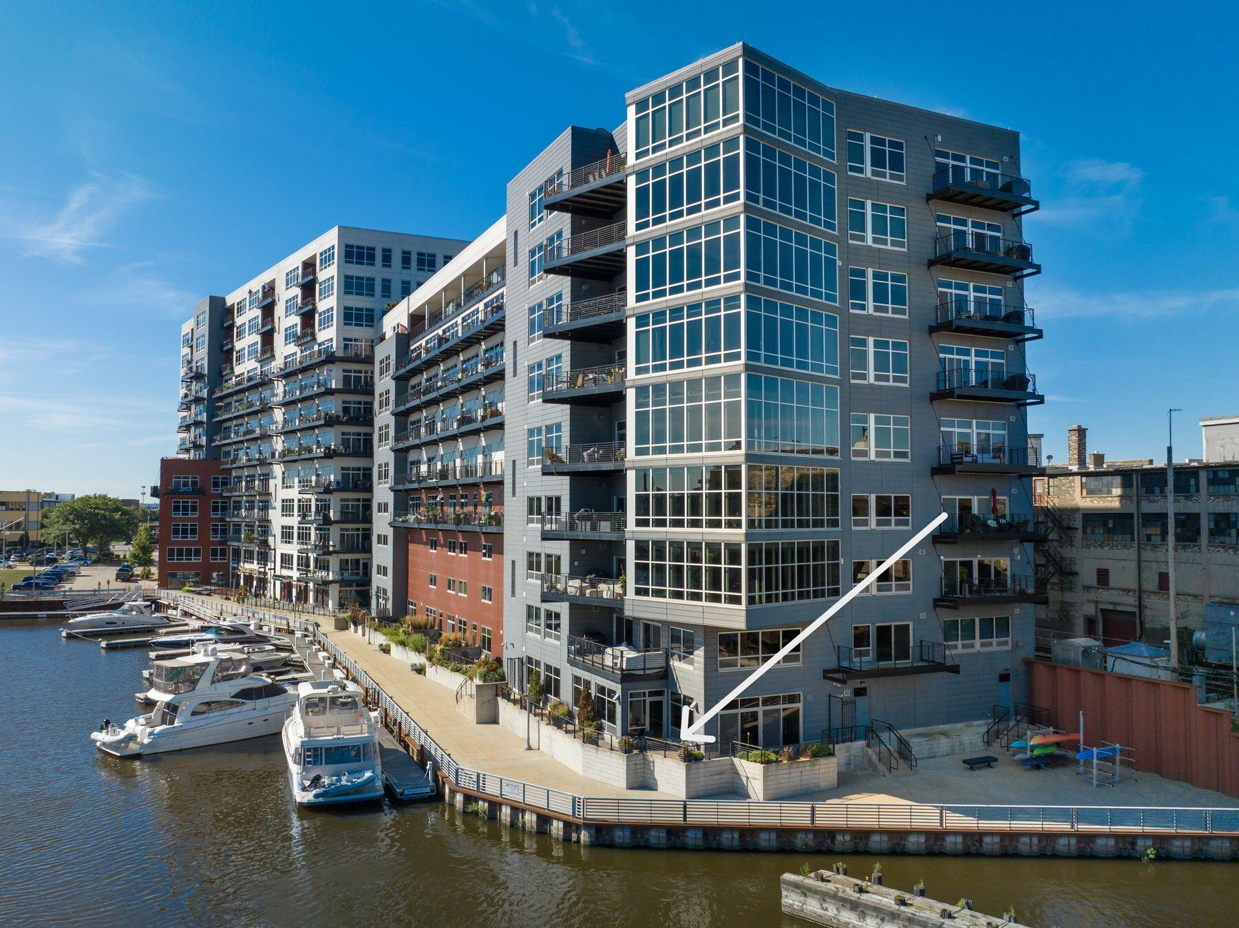 106 W Seeboth St 118