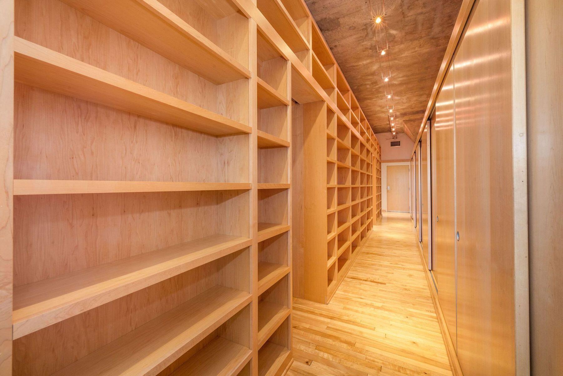 106 W Seeboth St 118