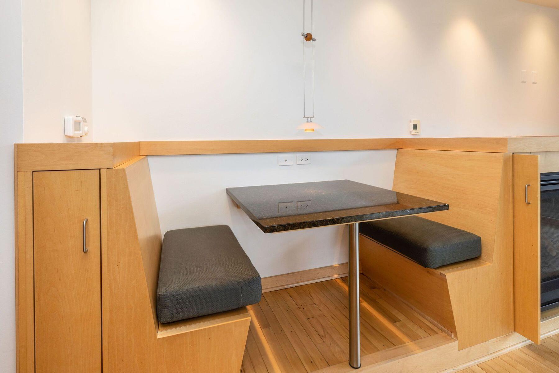 106 W Seeboth St 118