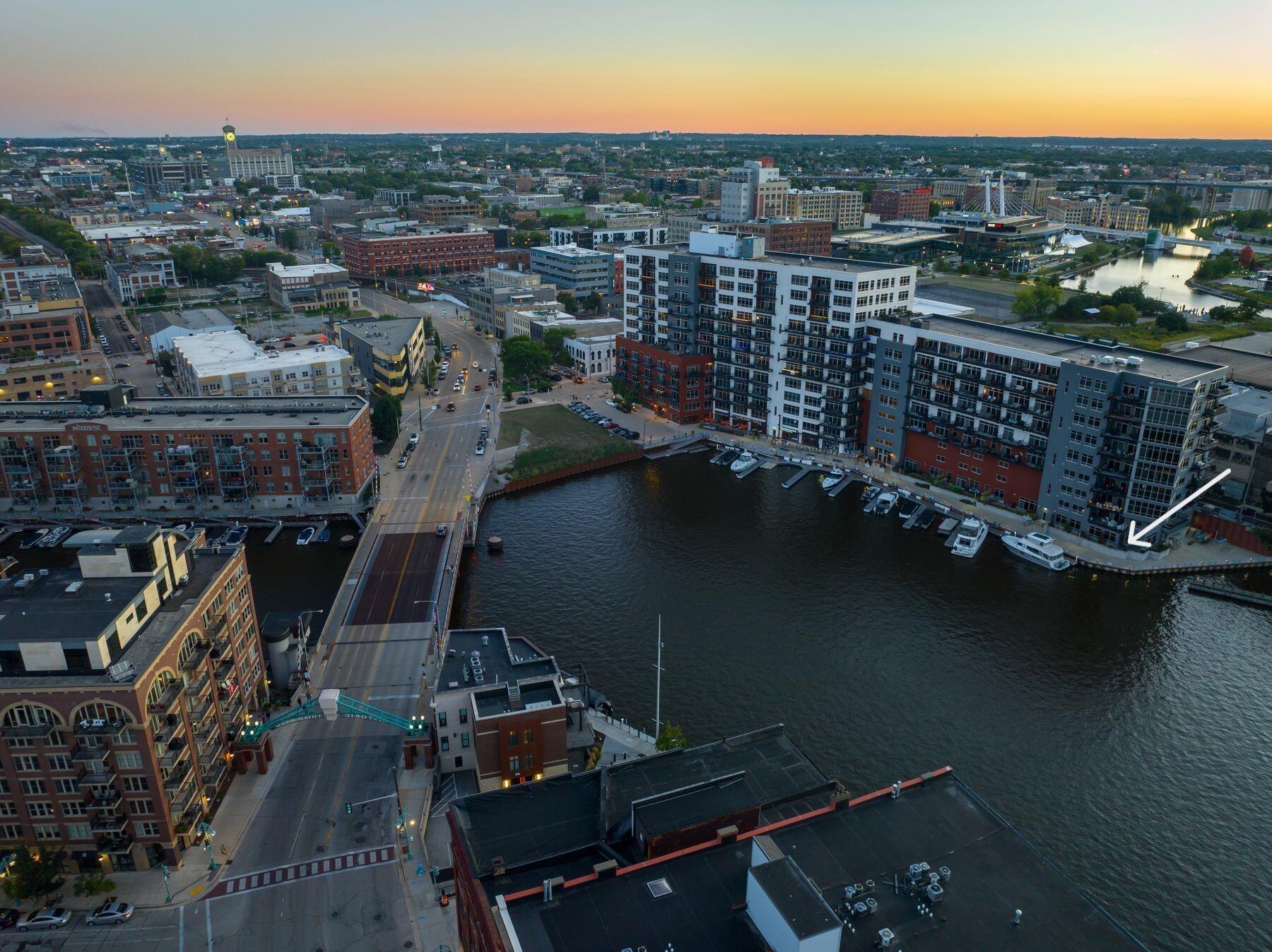 106 W Seeboth St 118