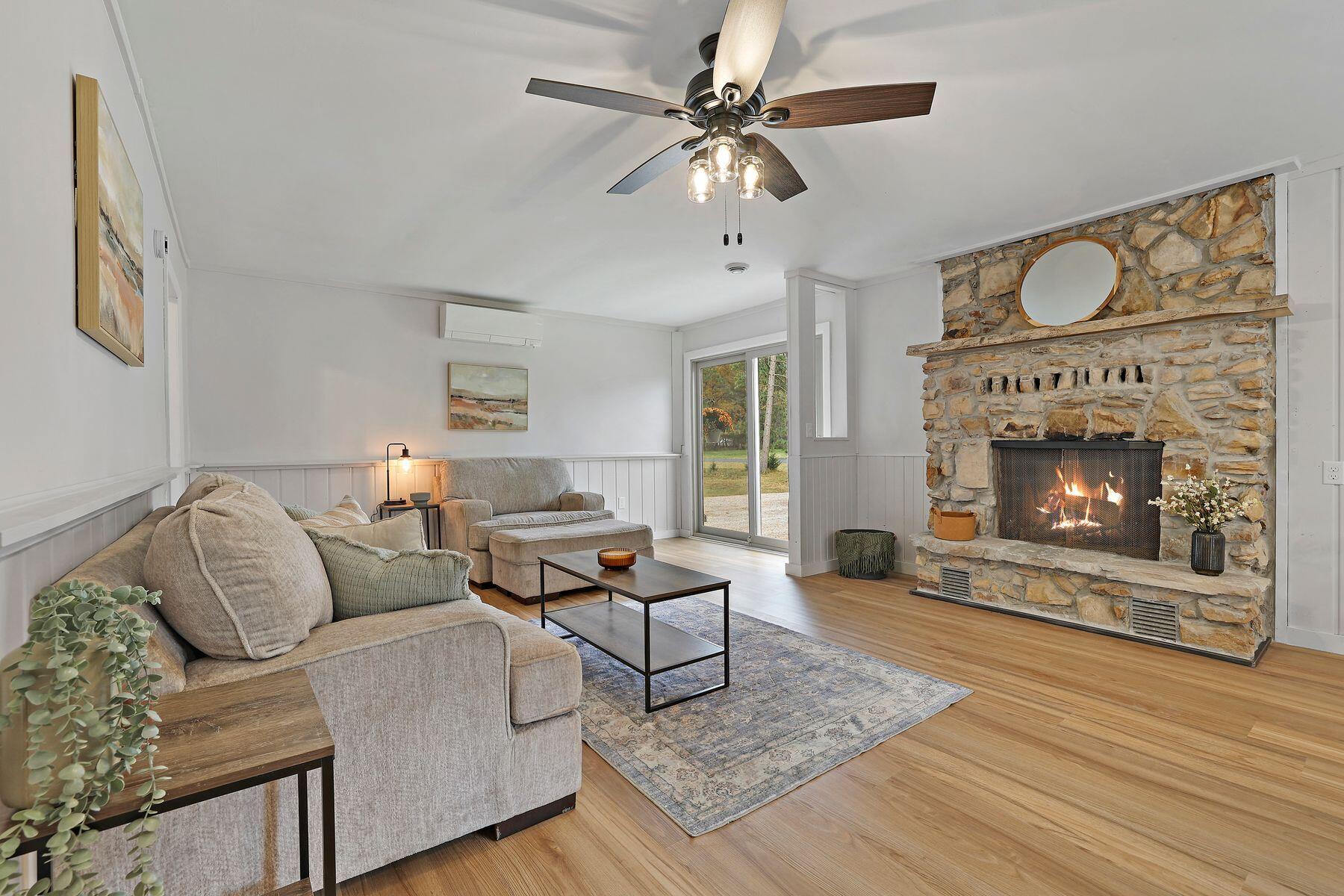 354 Yeoman Ct