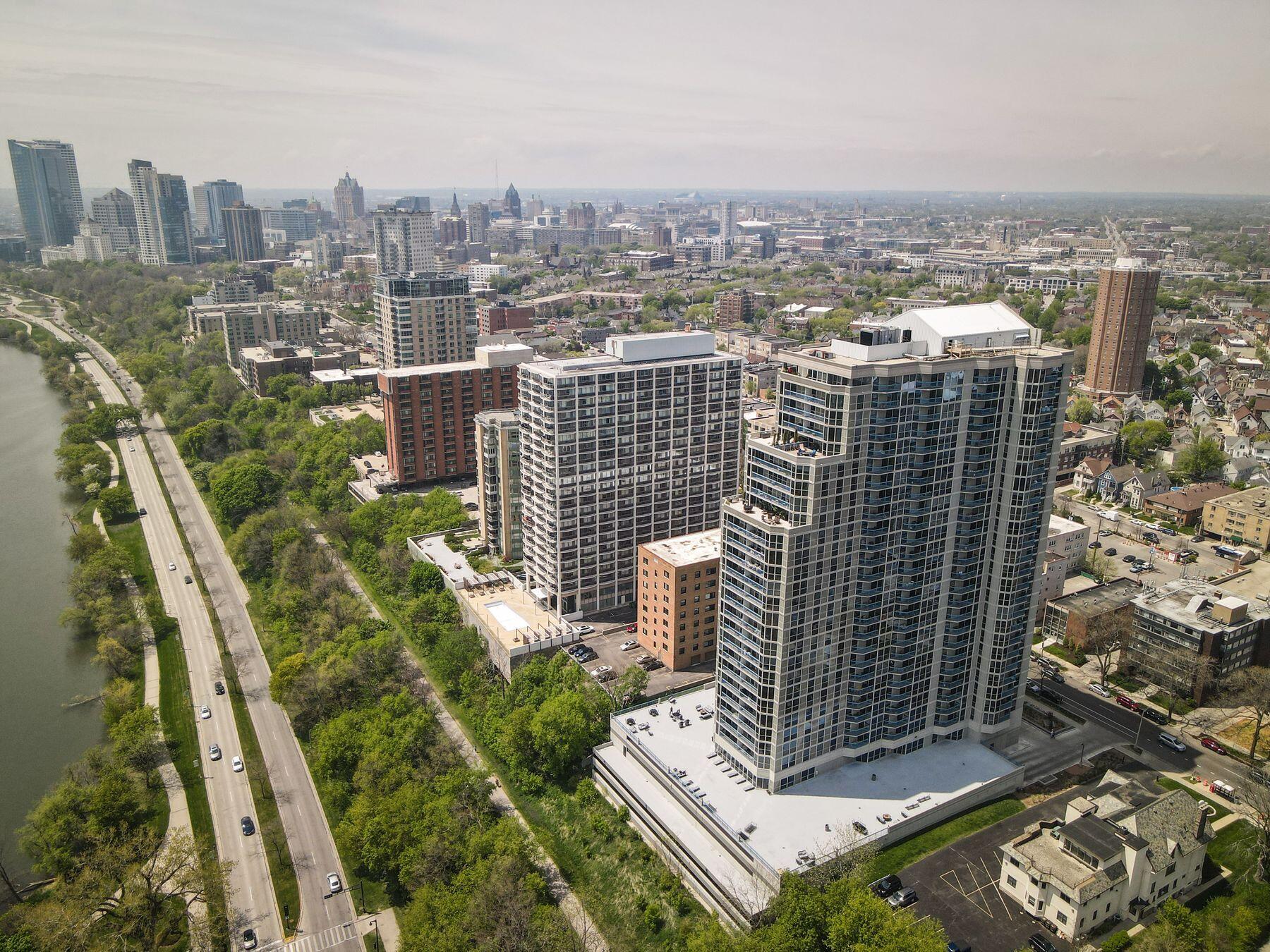 1660 N Prospect Ave 1106