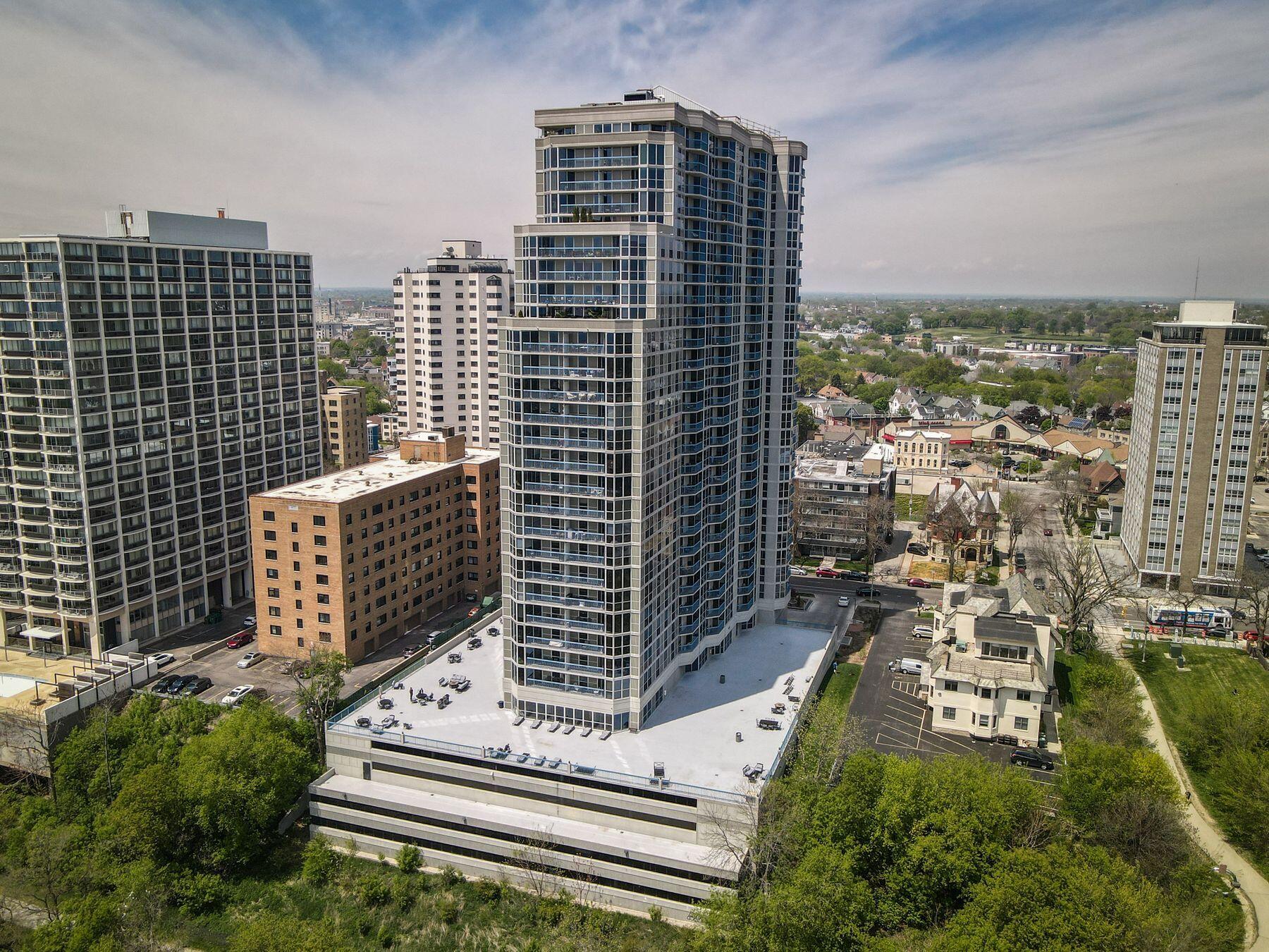 1660 N Prospect Ave 1106