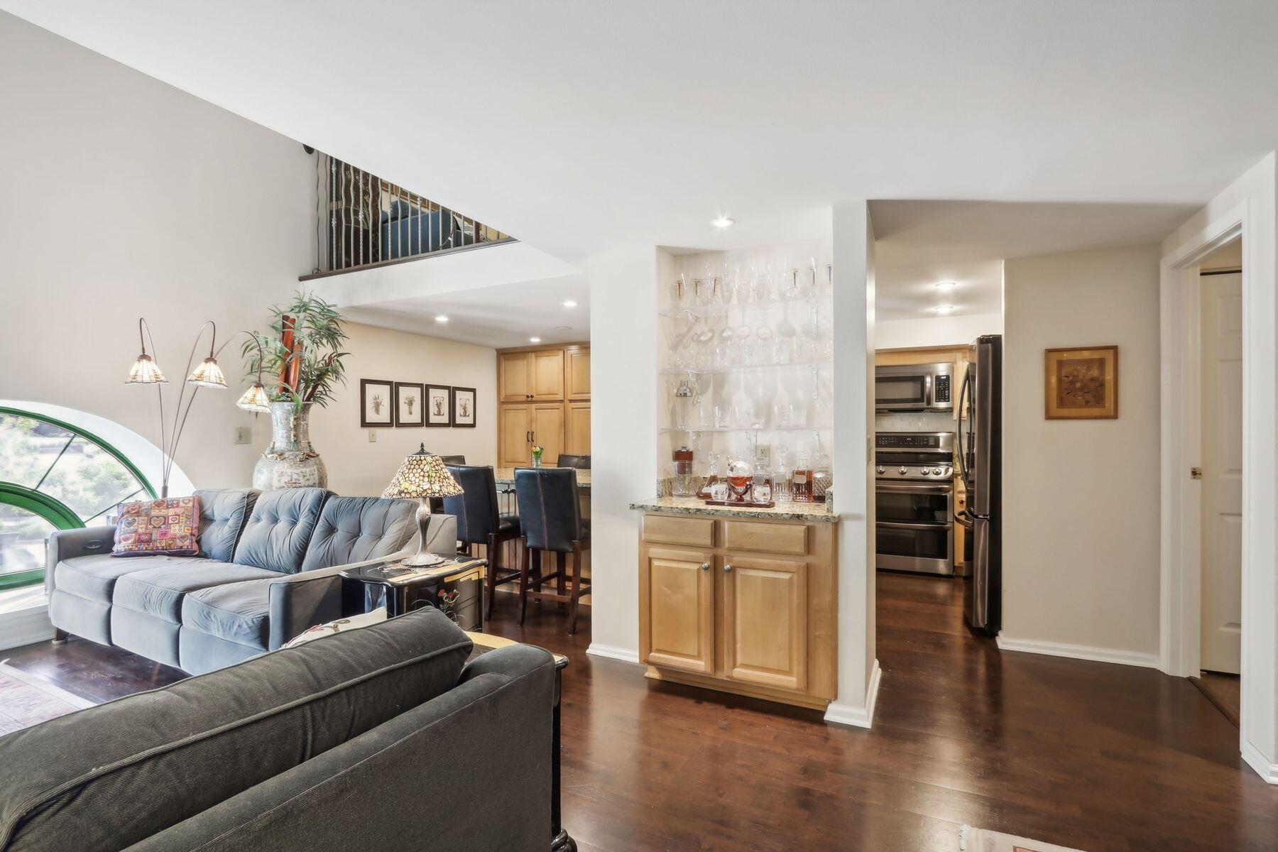 270 E Highland Ave 212