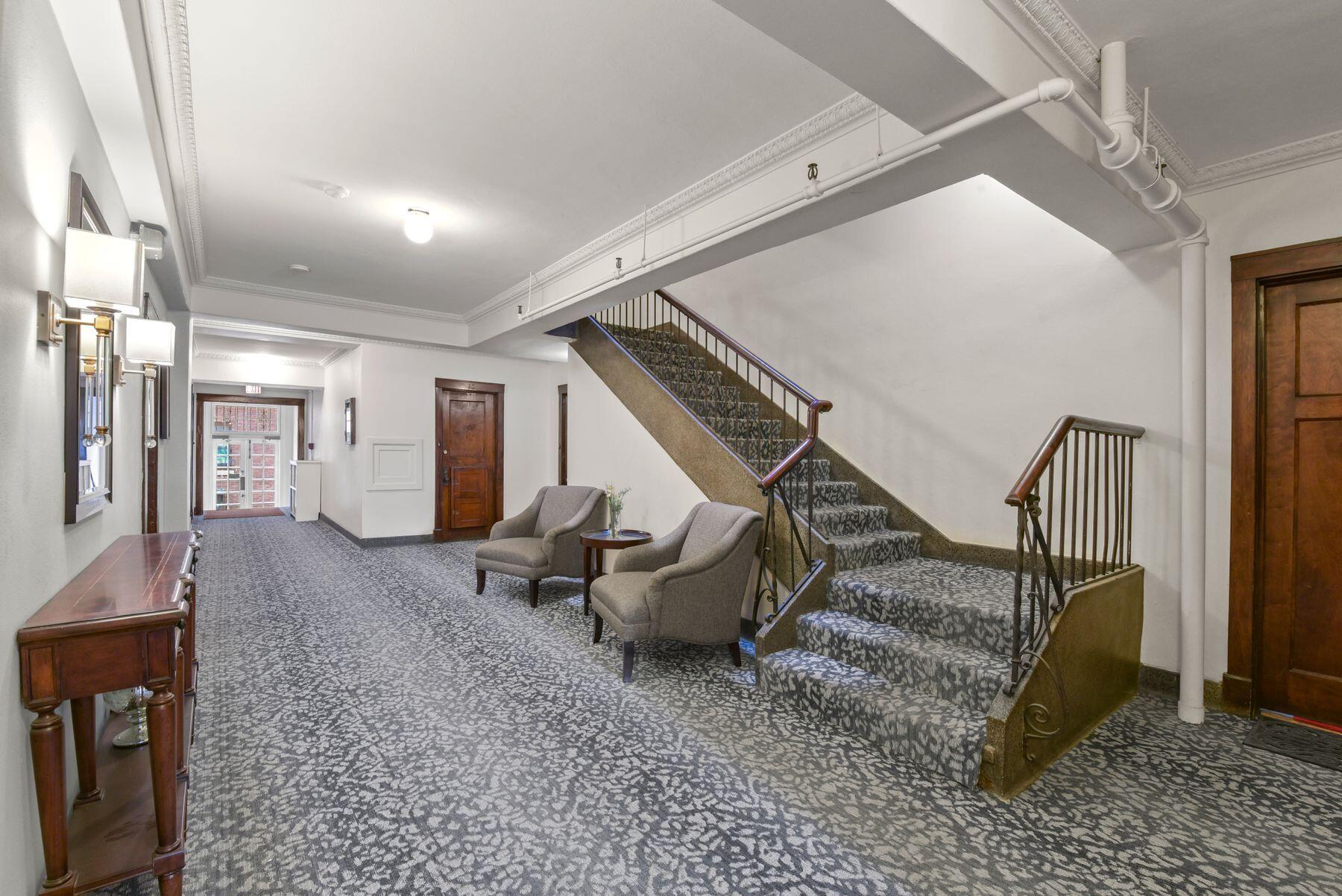 1983 N Summit Ave 20