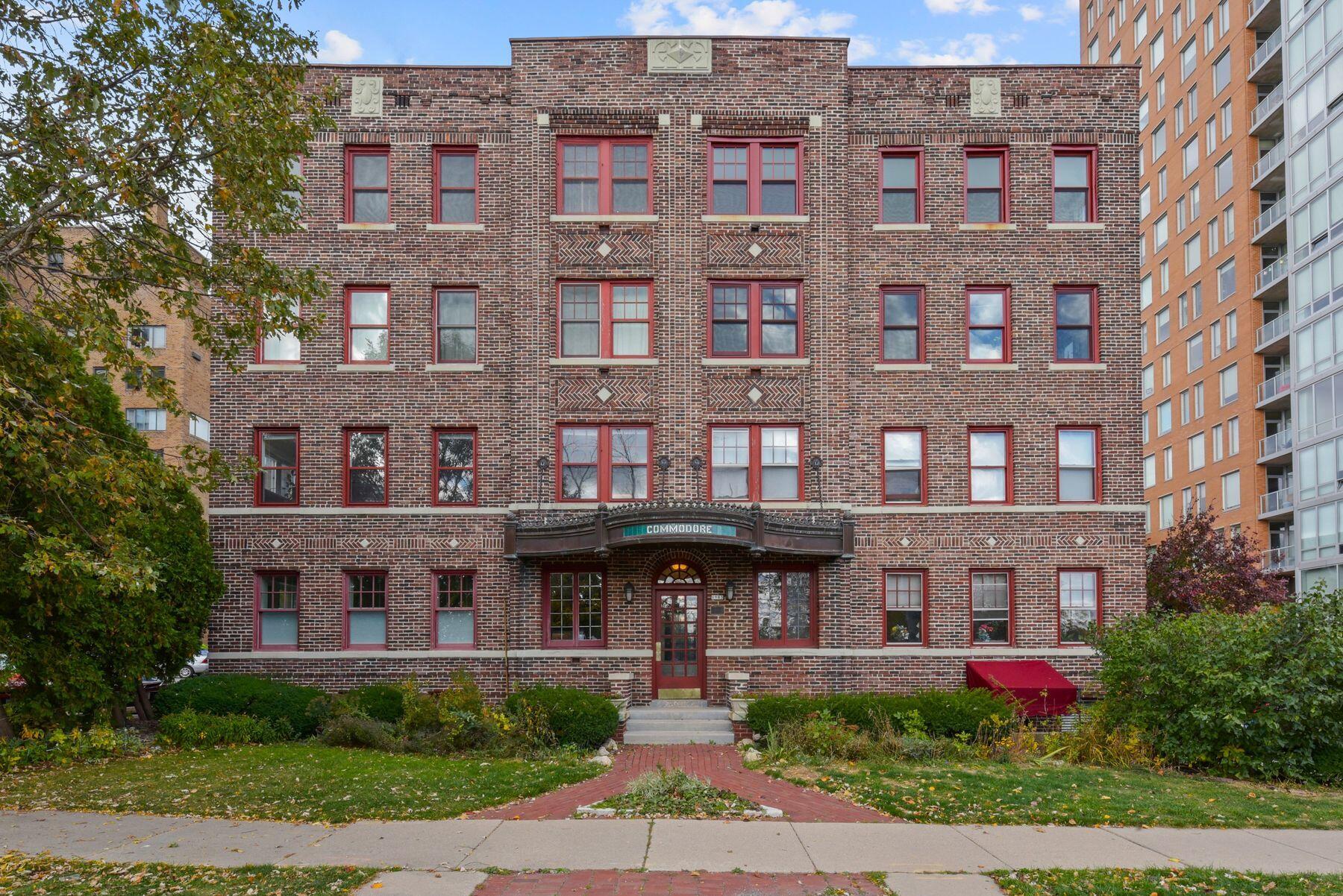 1983 N Summit Ave 20
