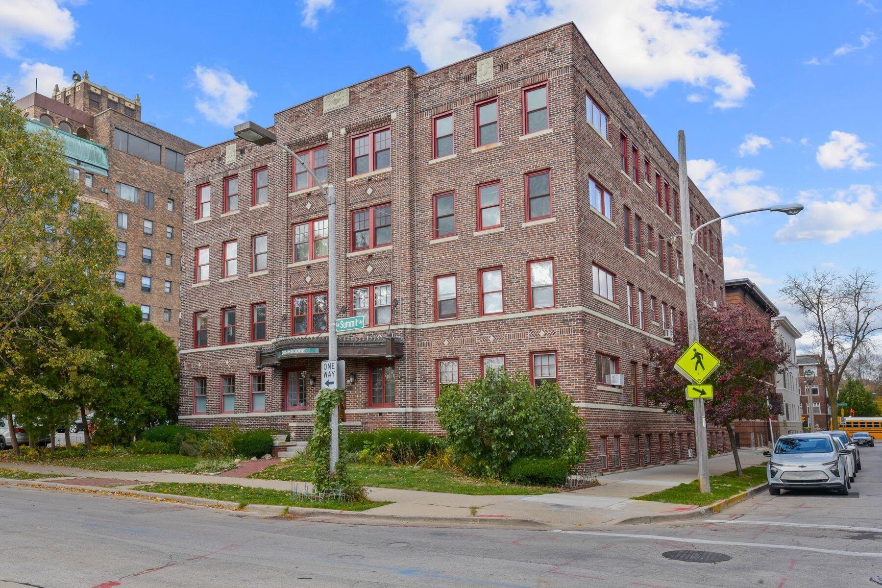 1983 N Summit Ave 20