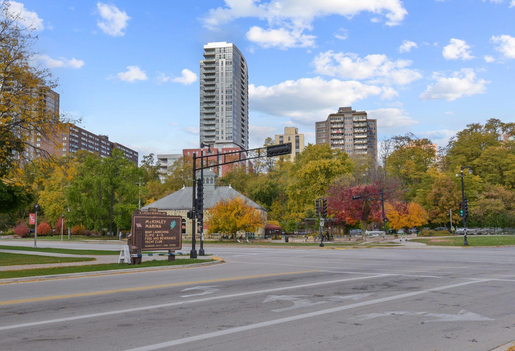 1983 N Summit Ave 20