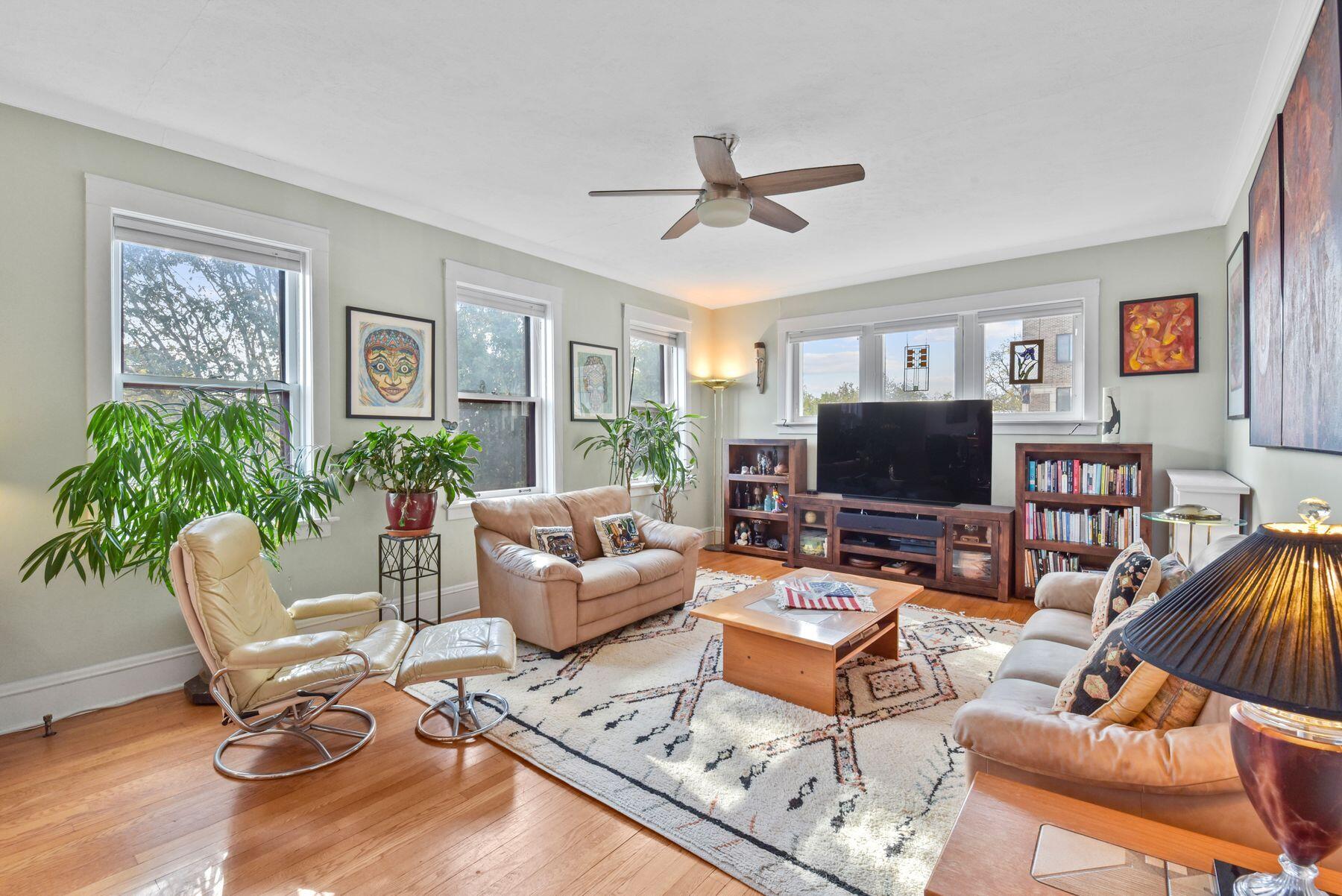 1983 N Summit Ave 20