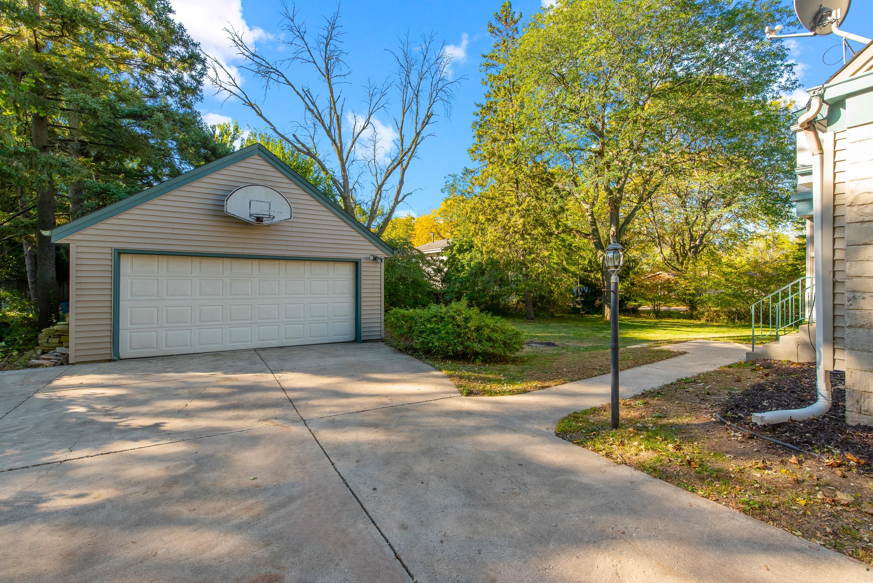 11035 W Bobolink Ave