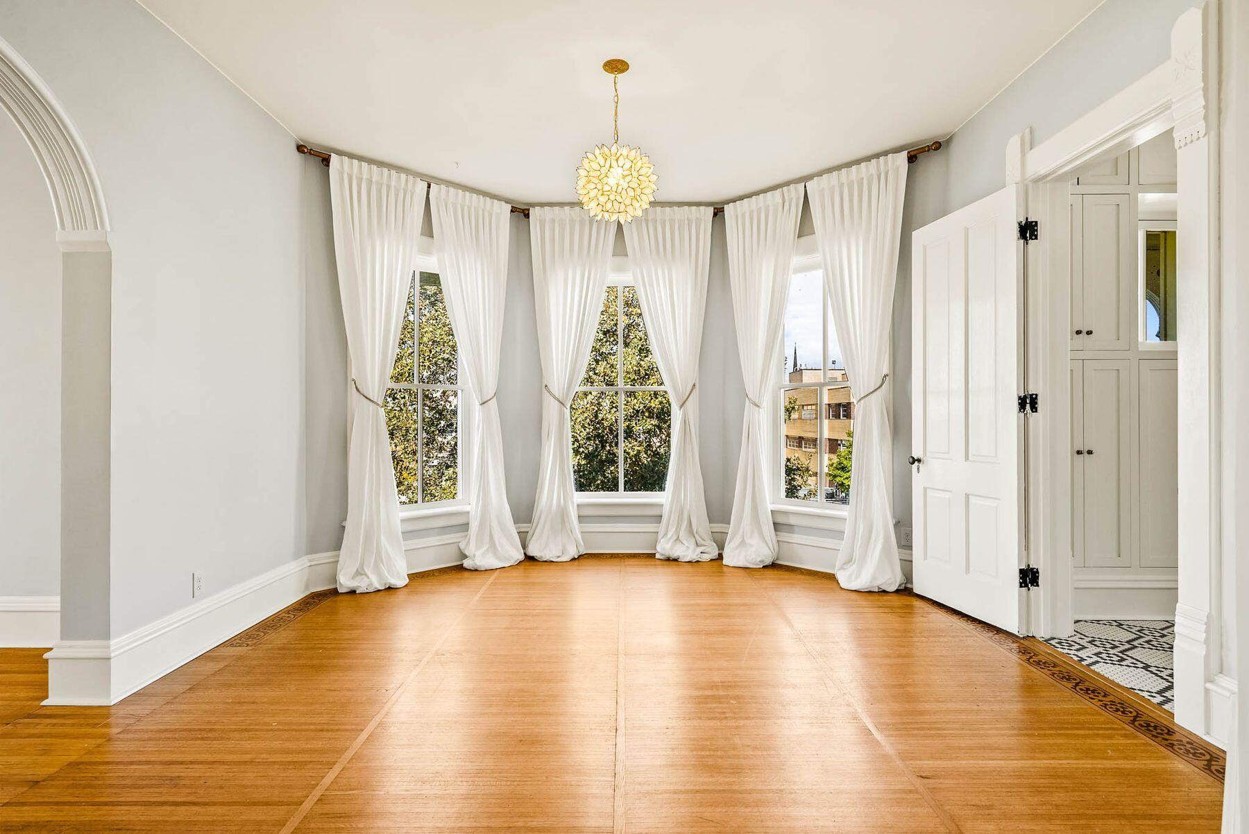220 St Lawrence Ave
