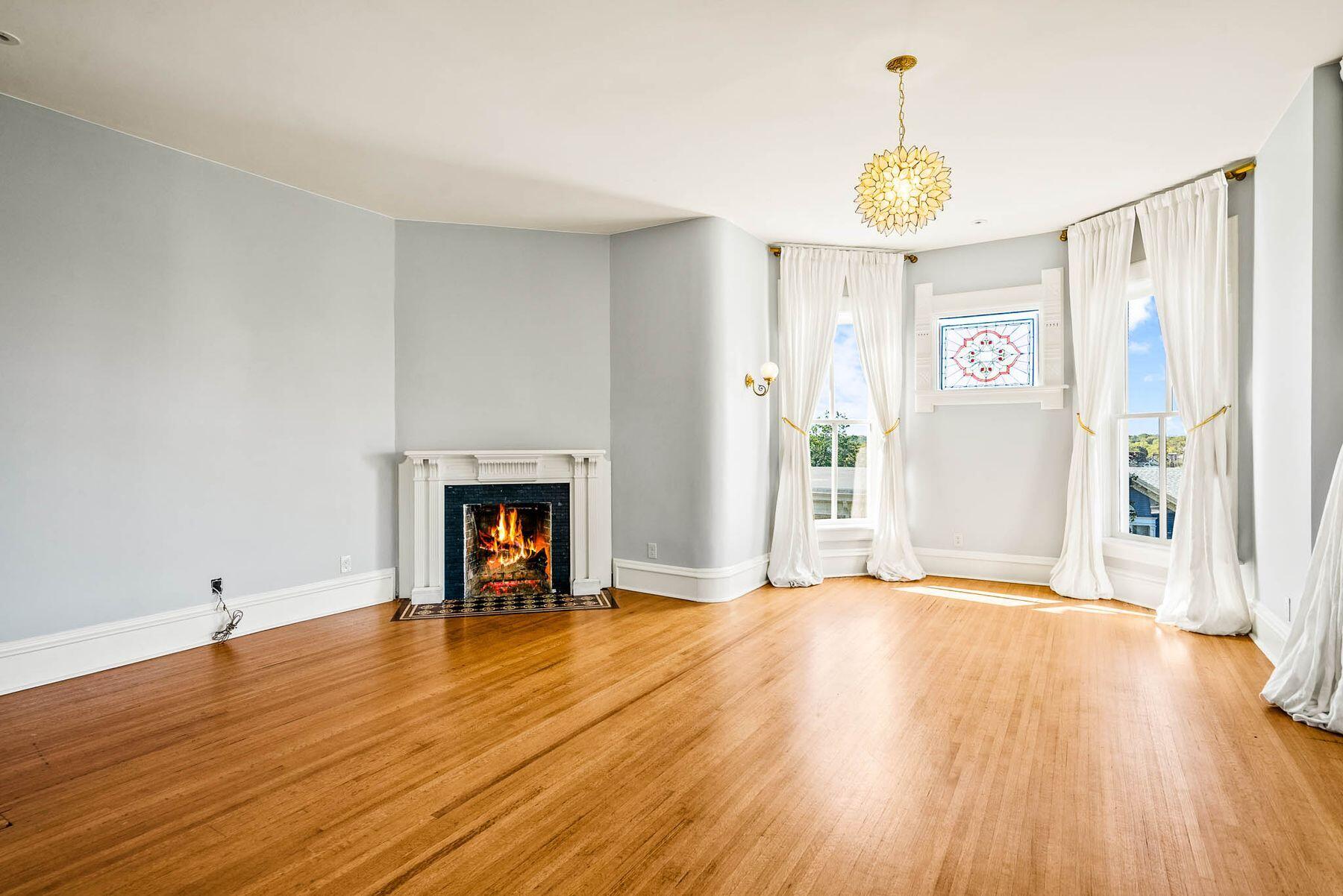220 St Lawrence Ave