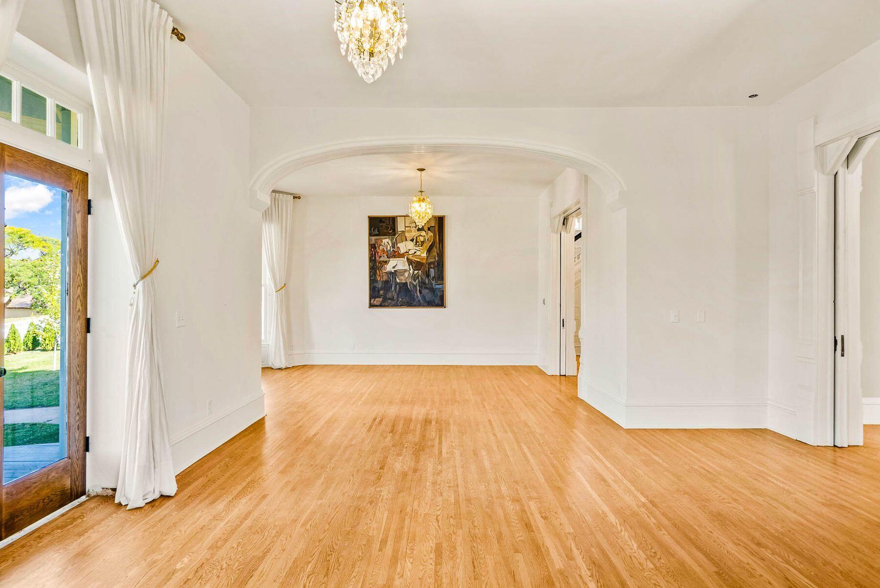 220 St Lawrence Ave