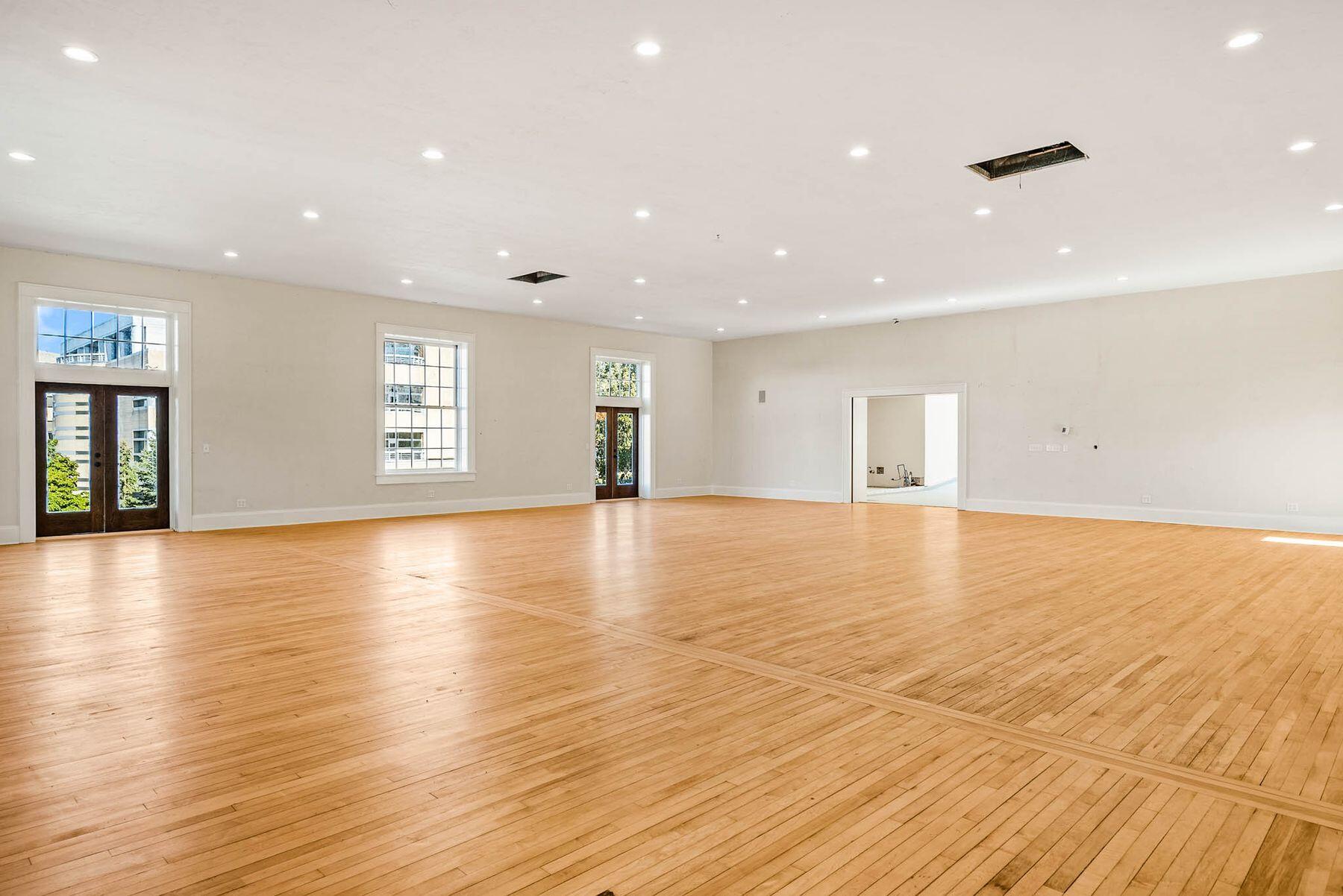 220 St Lawrence Ave