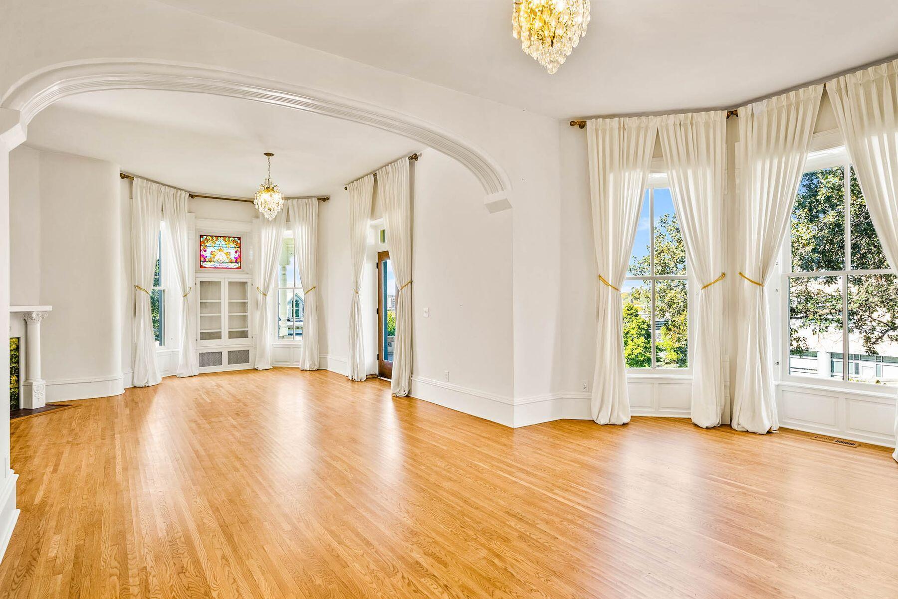220 St Lawrence Ave