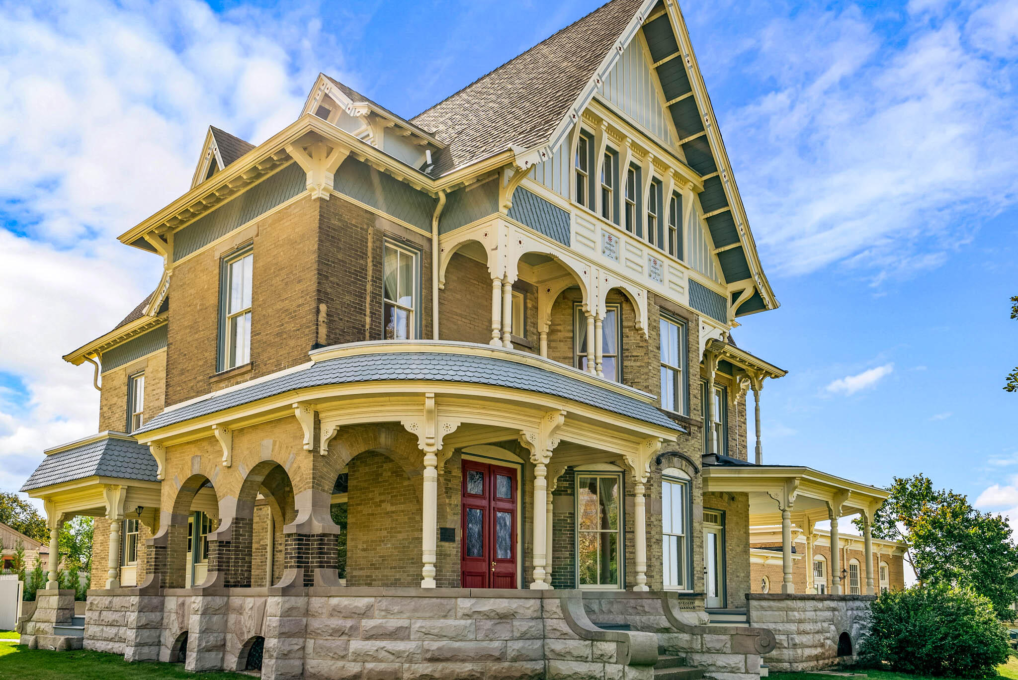 220 St Lawrence Ave