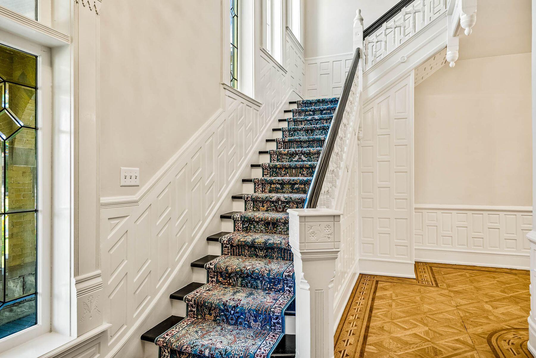 220 St Lawrence Ave