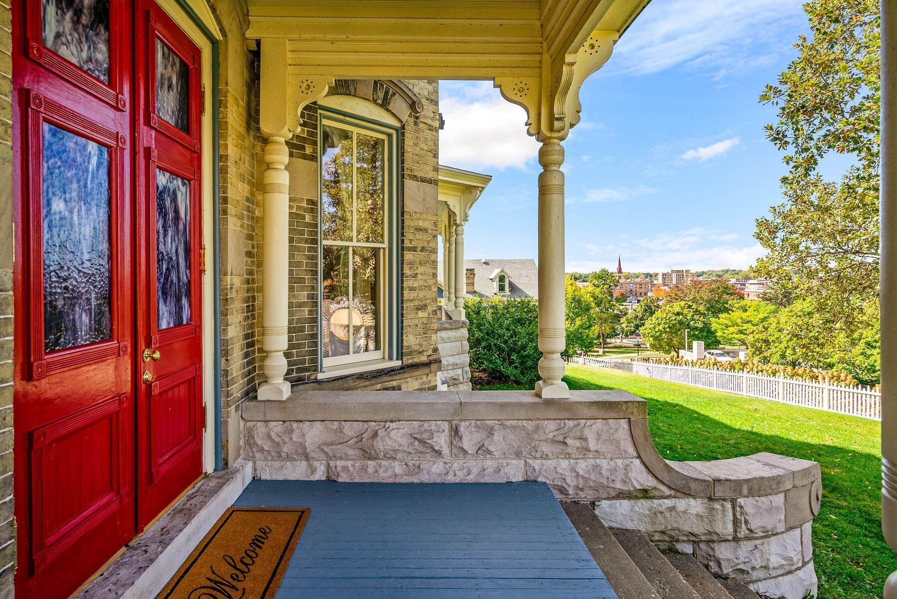 220 St Lawrence Ave