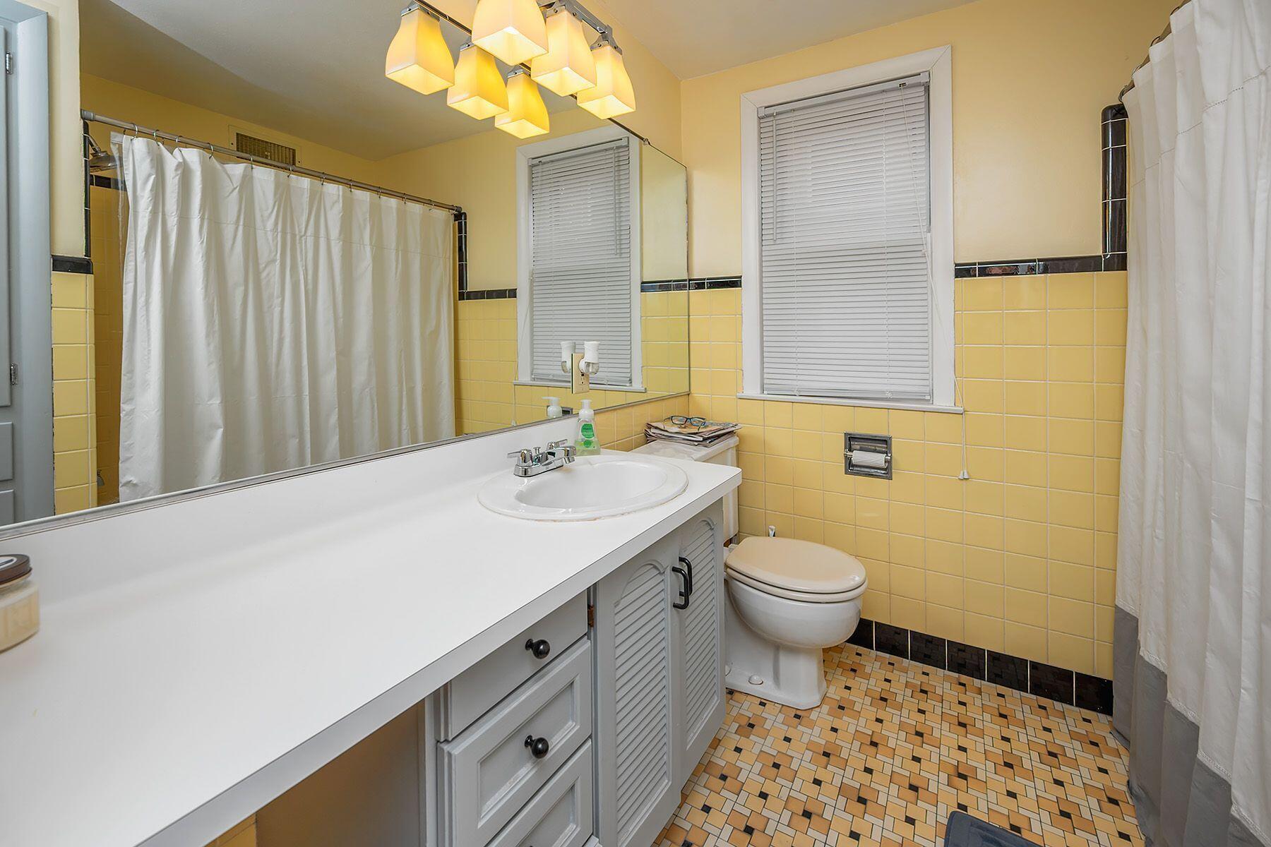 8812 W Center St 8816