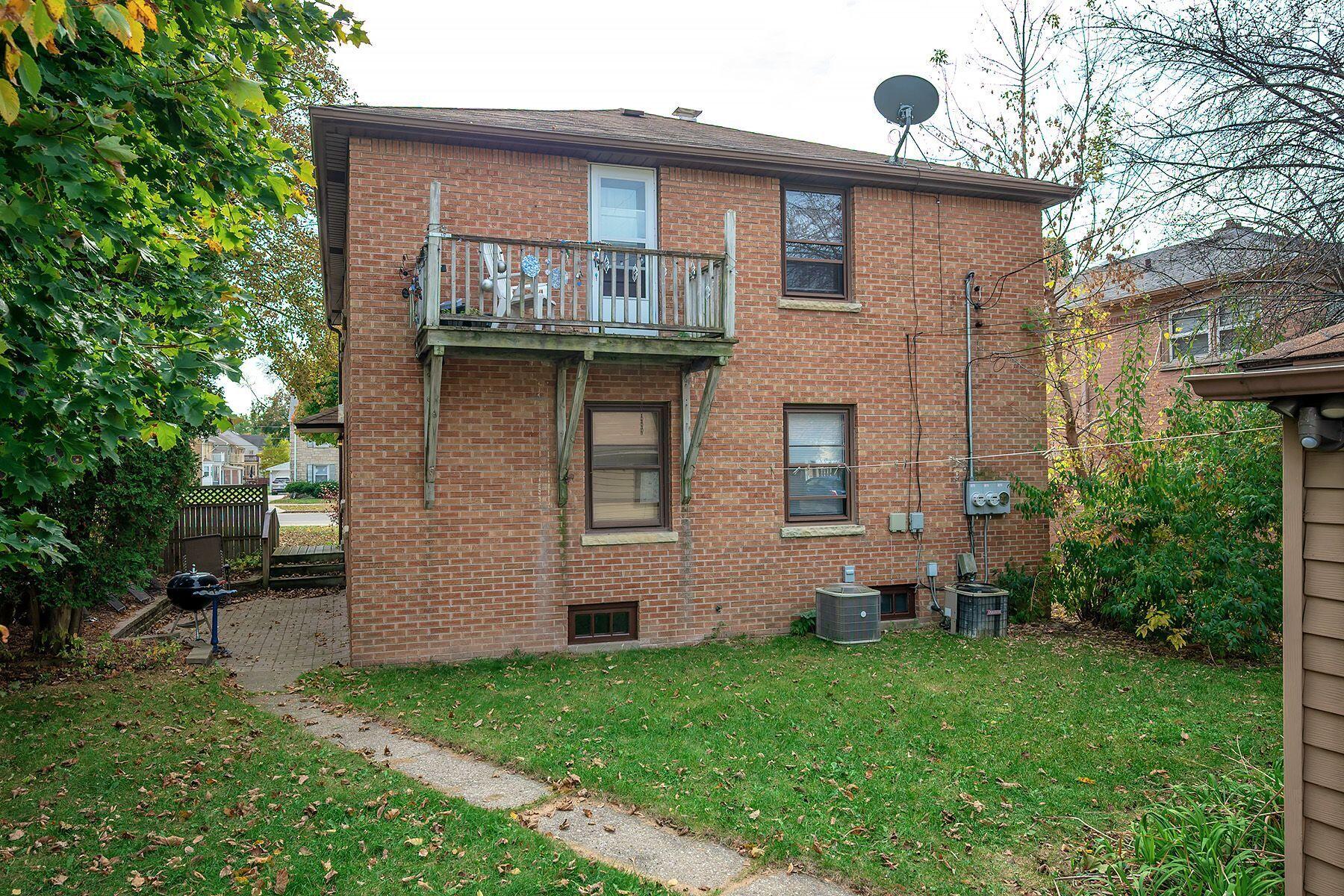 8812 W Center St 8816