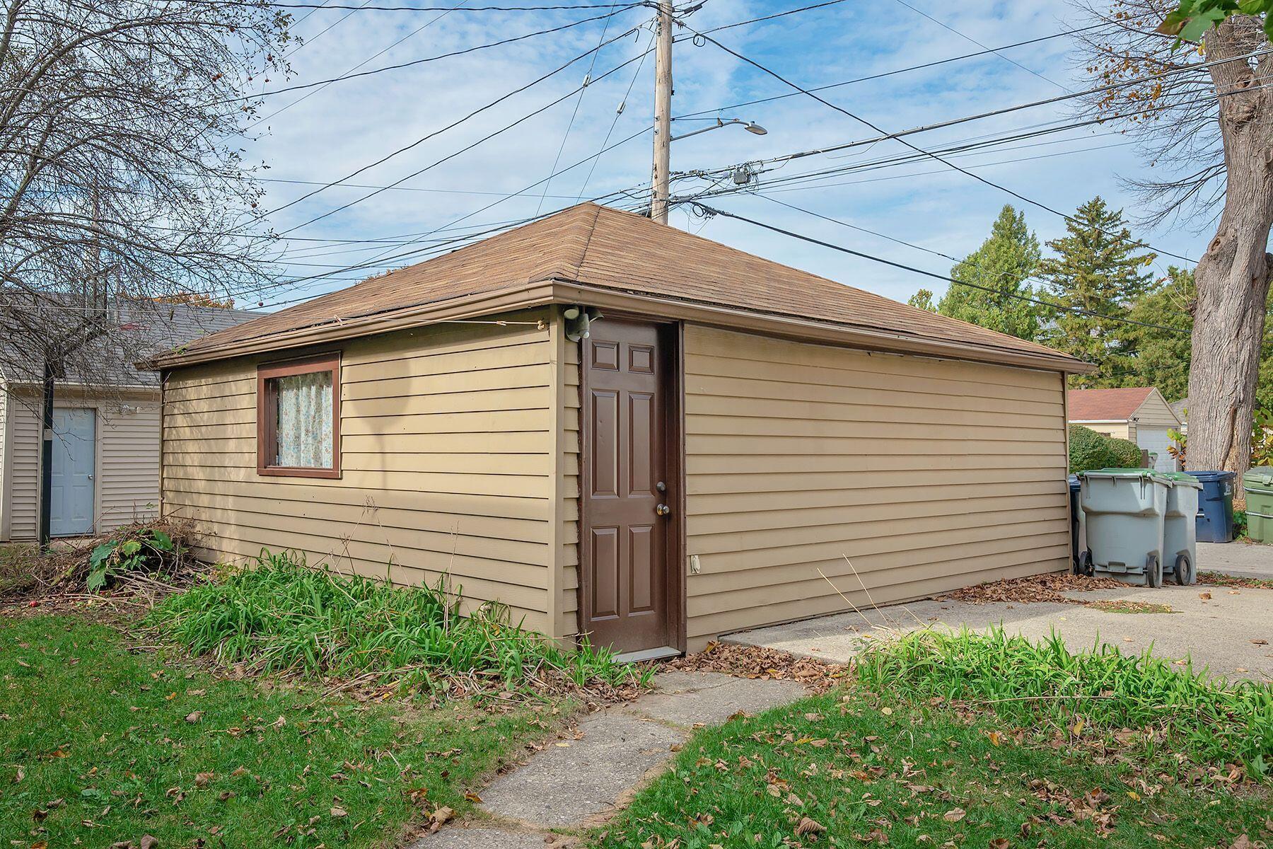 8812 W Center St 8816