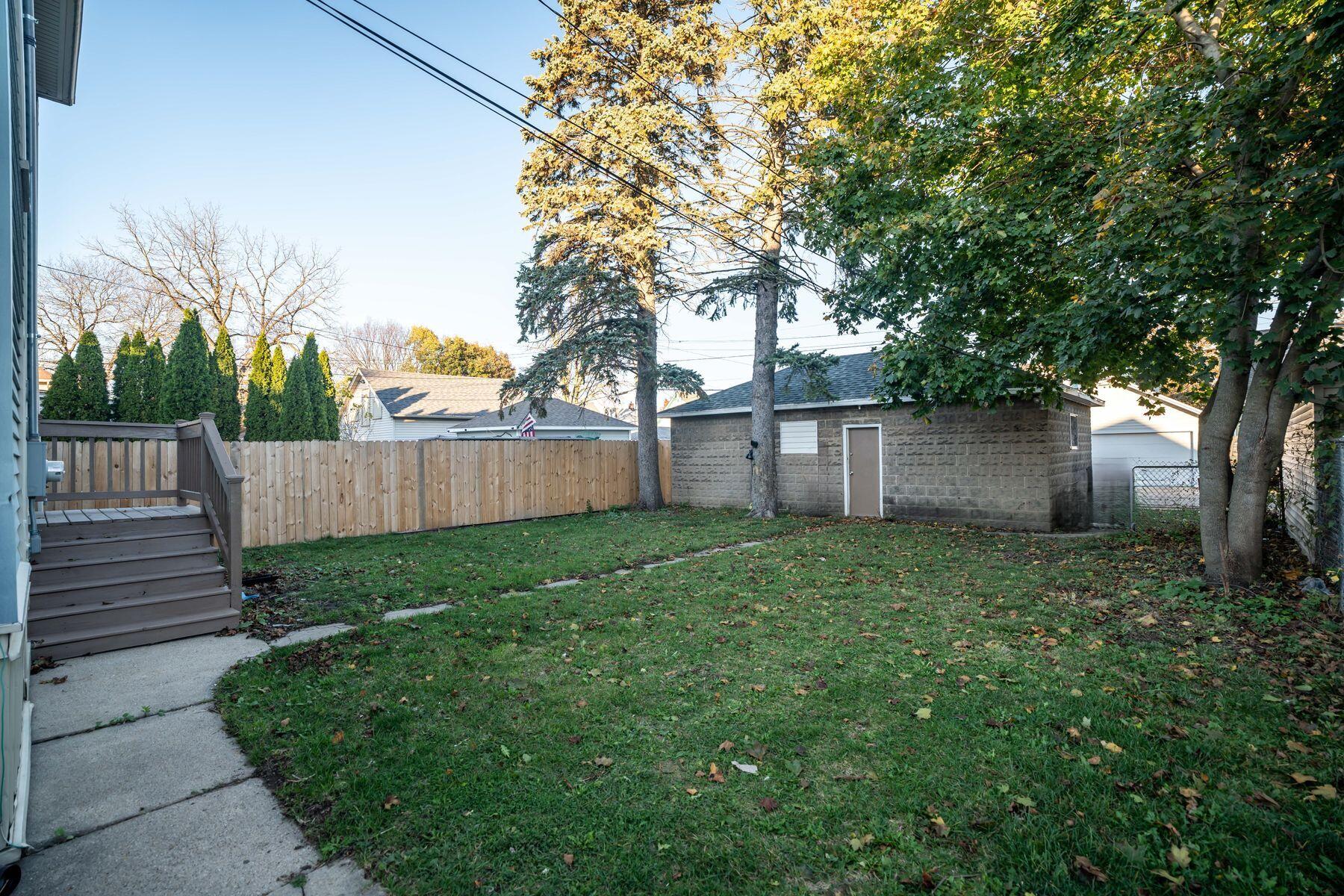 1641 Quincy Ave