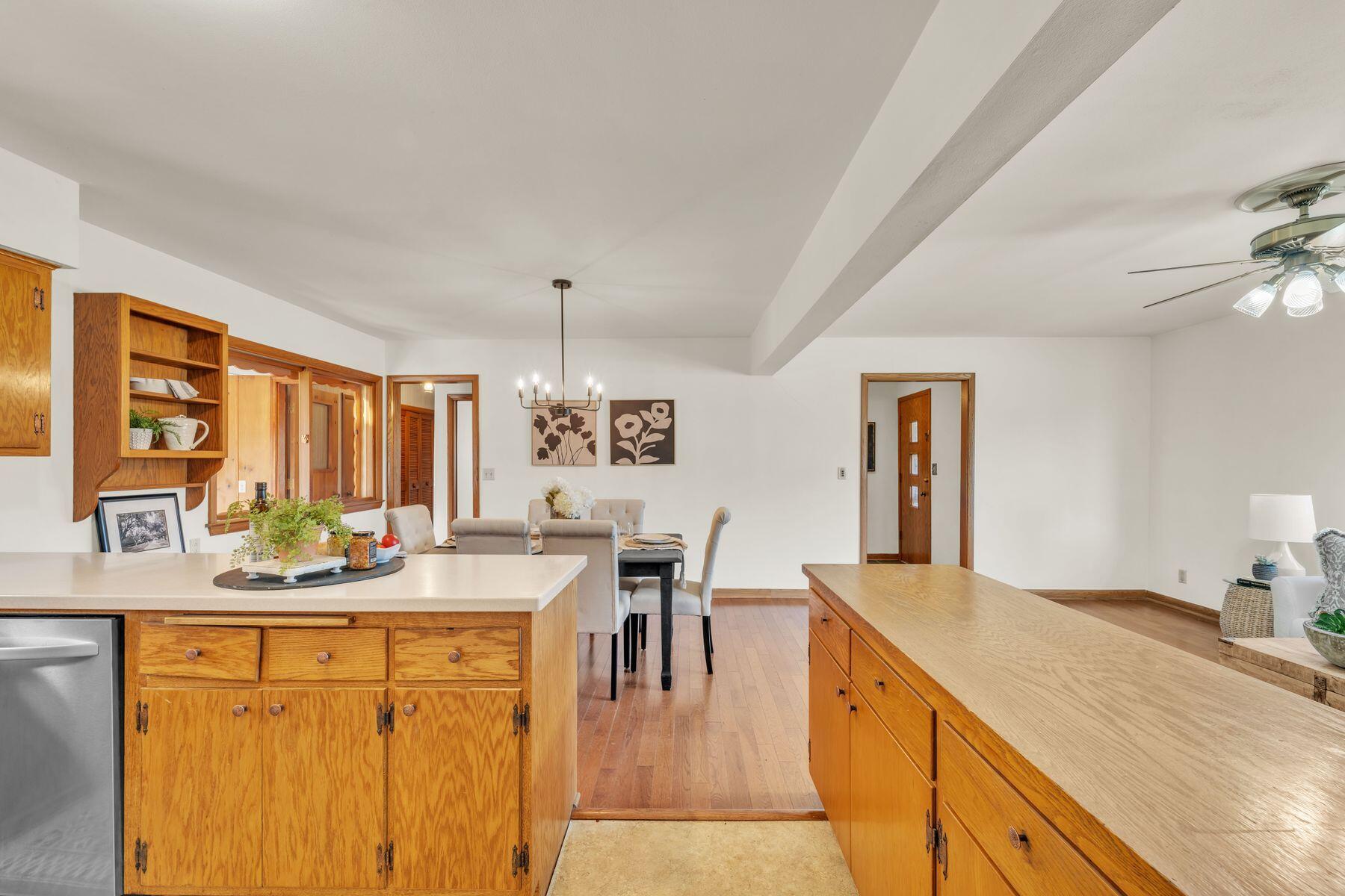 6919 N Milwaukee River Pkwy