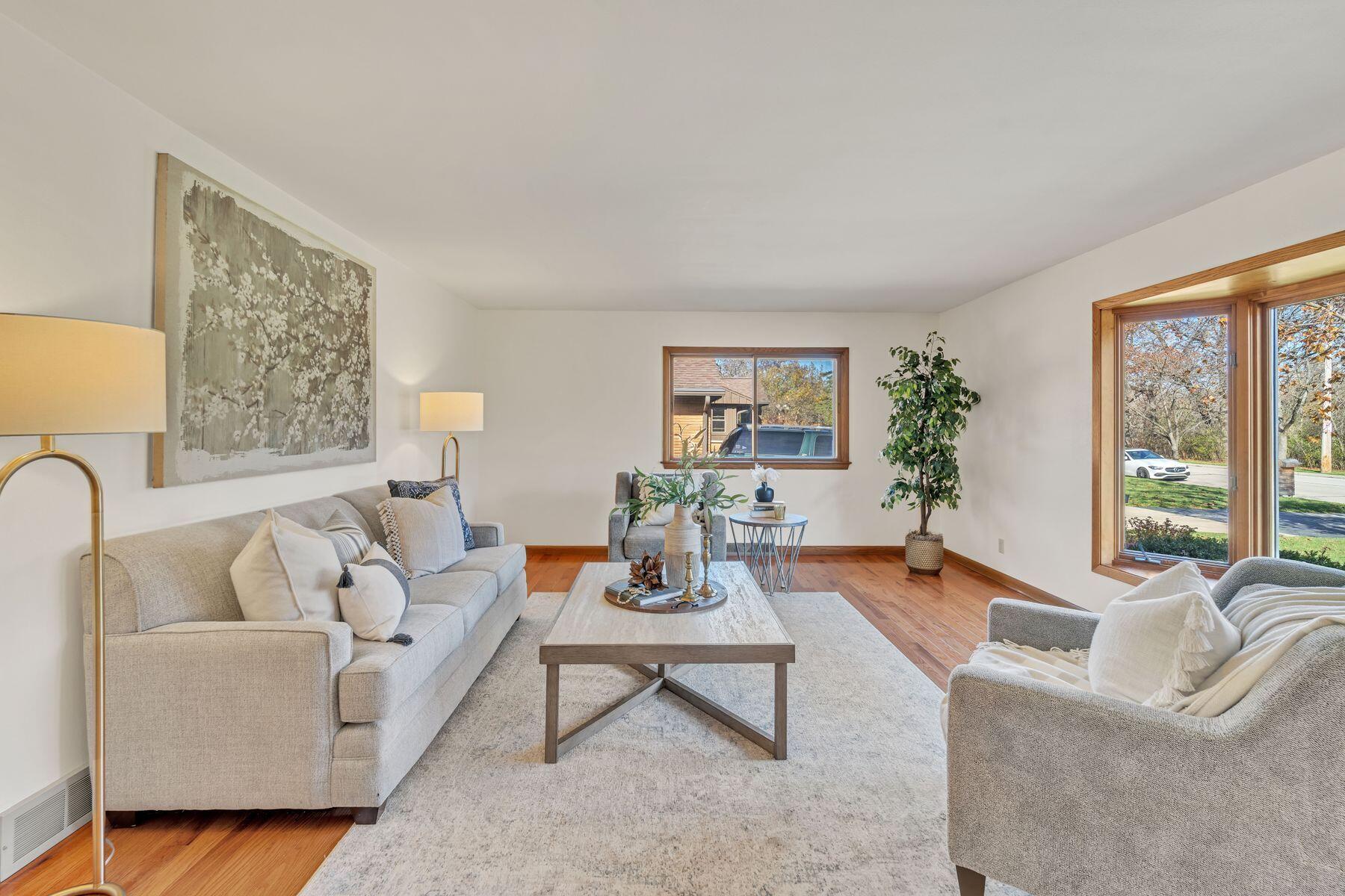 6919 N Milwaukee River Pkwy