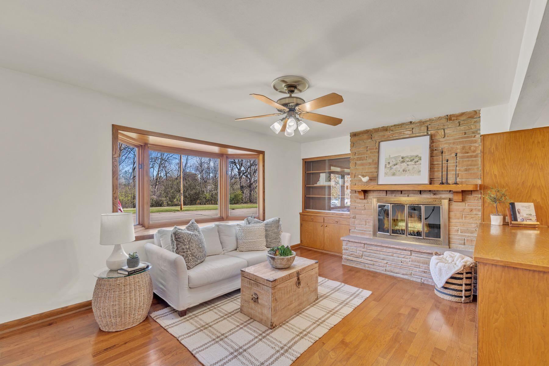 6919 N Milwaukee River Pkwy