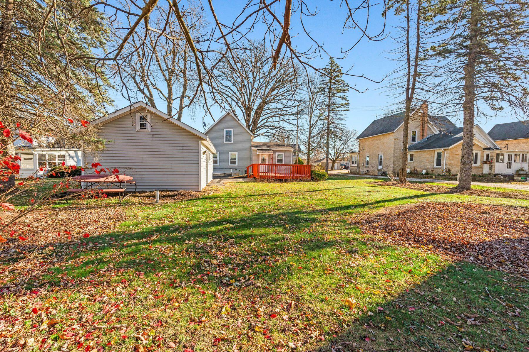 7329 N Rd