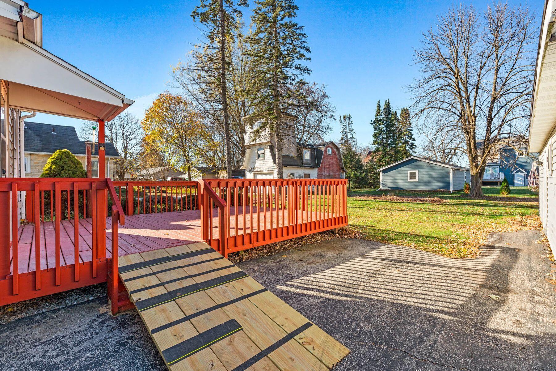 7329 N Rd