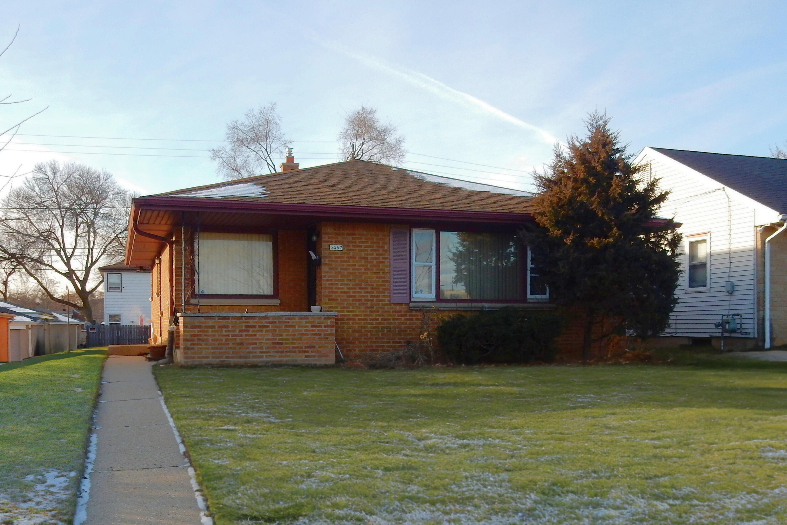 5467 N Green Bay Ave