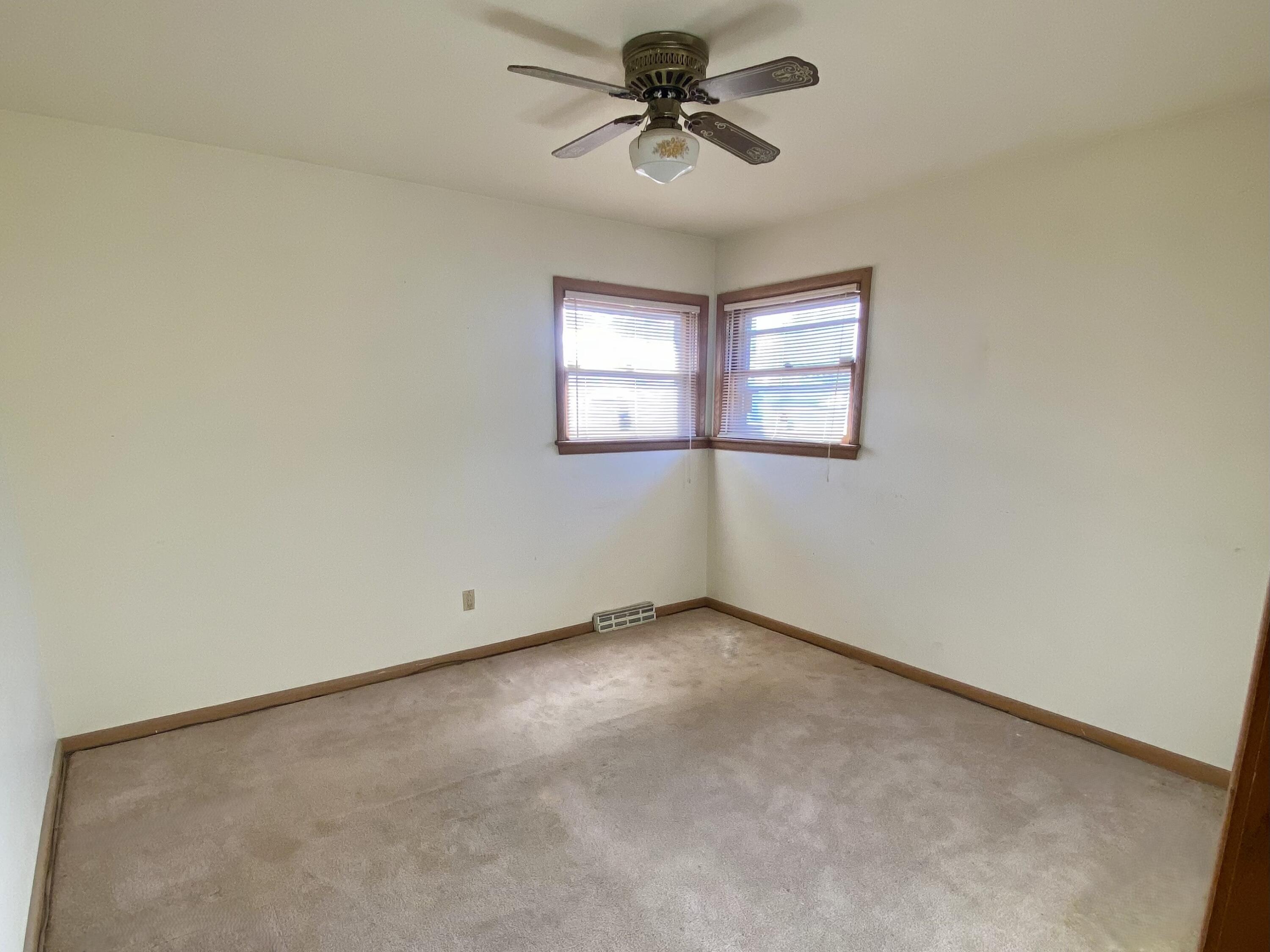 5467 N Green Bay Ave