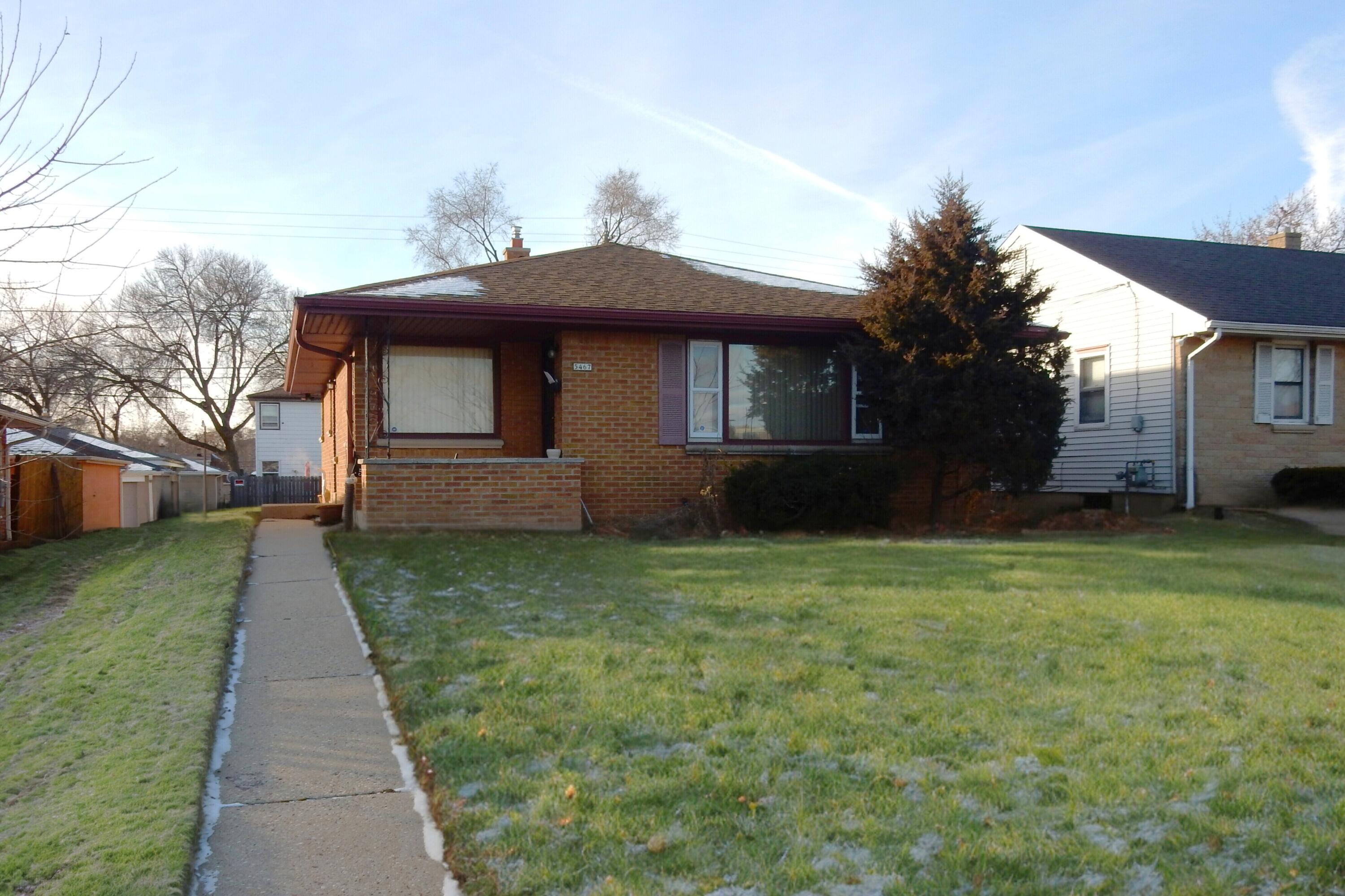 5467 N Green Bay Ave