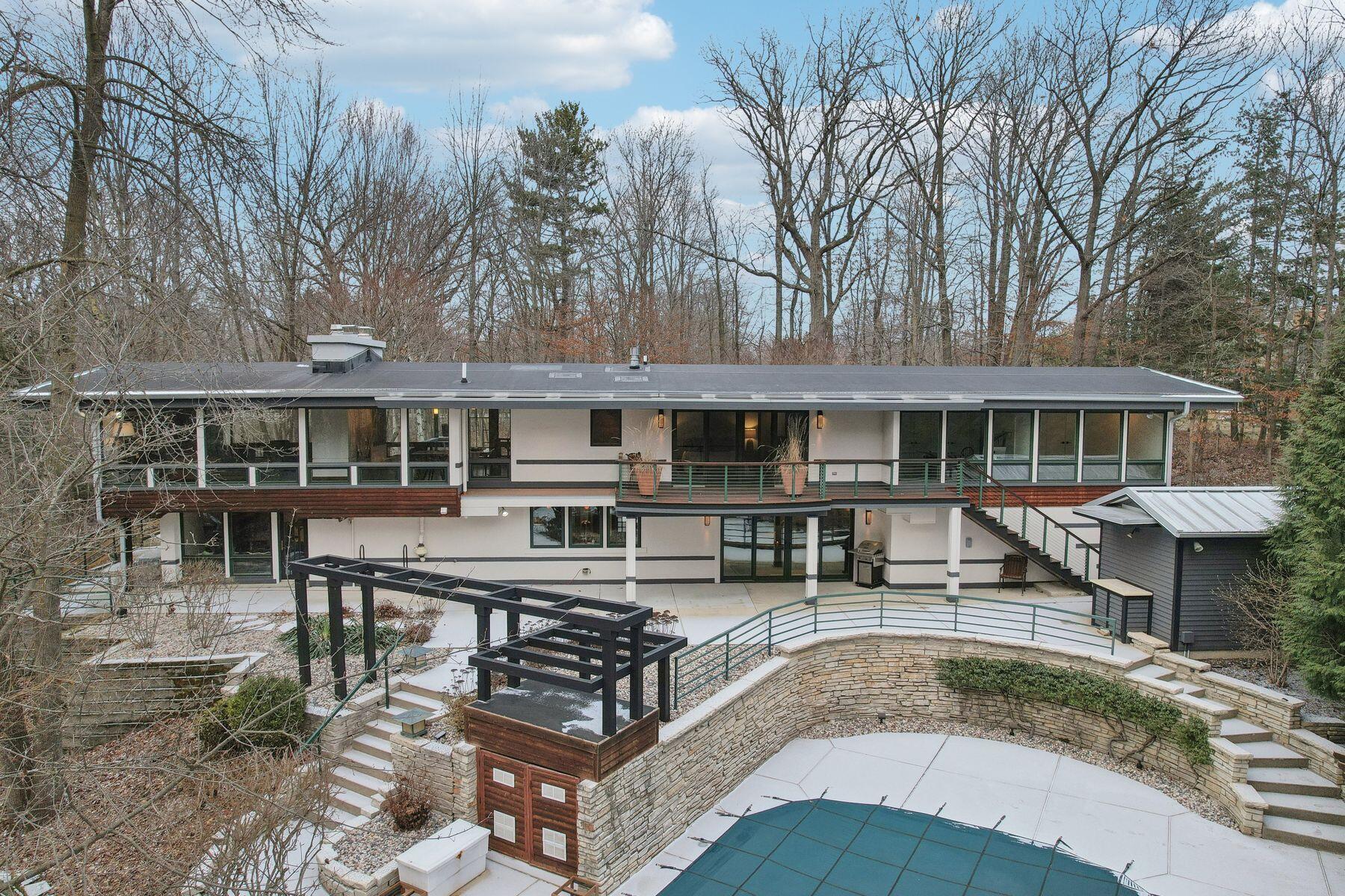 855 W County Line Rd