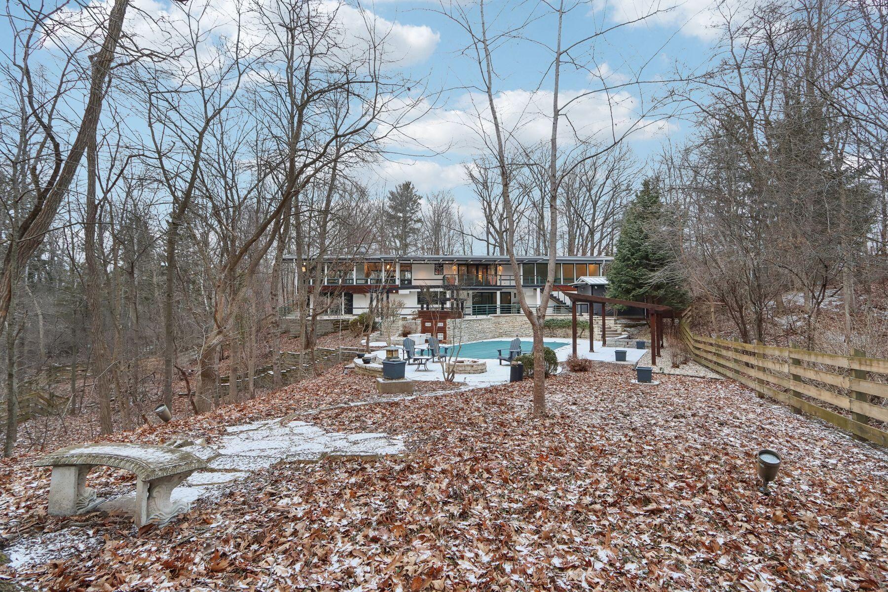 855 W County Line Rd