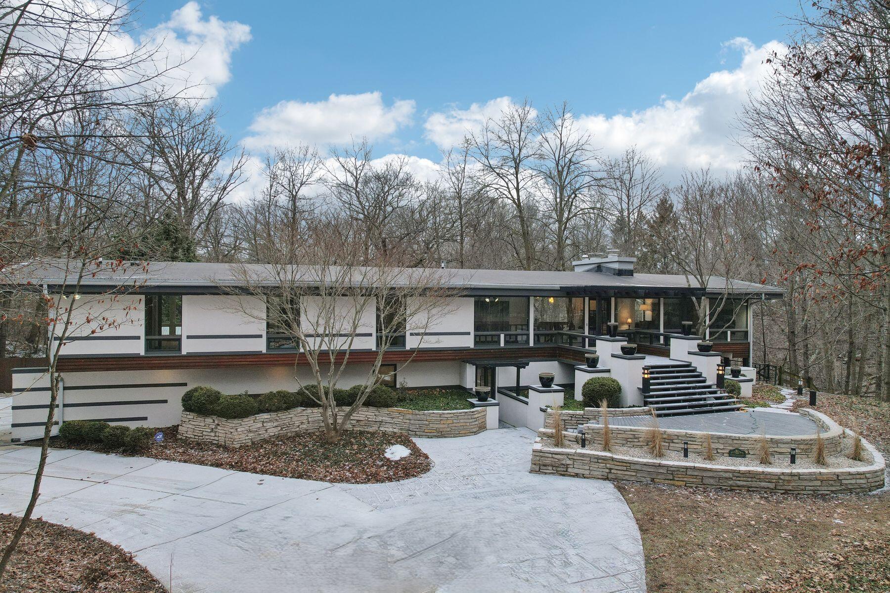 855 W County Line Rd