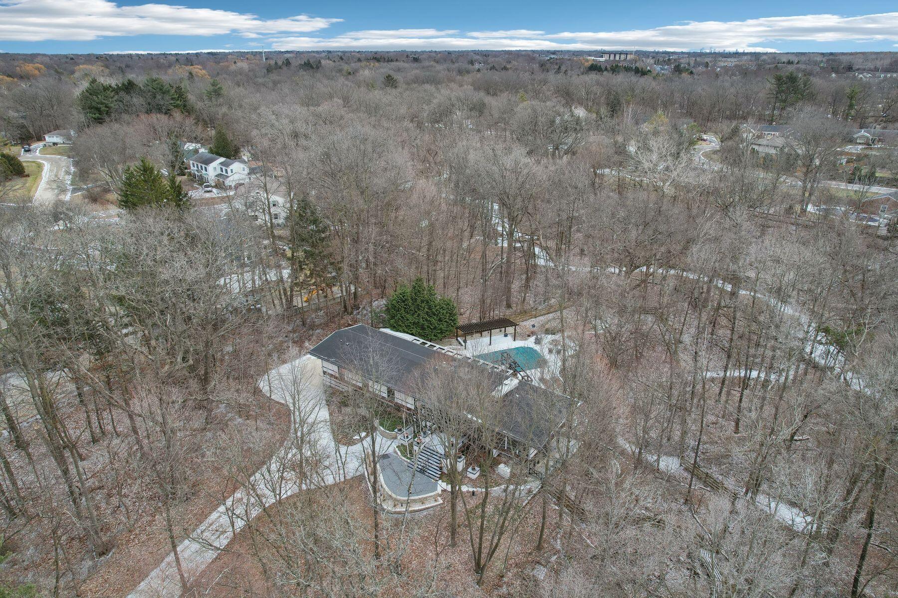 855 W County Line Rd
