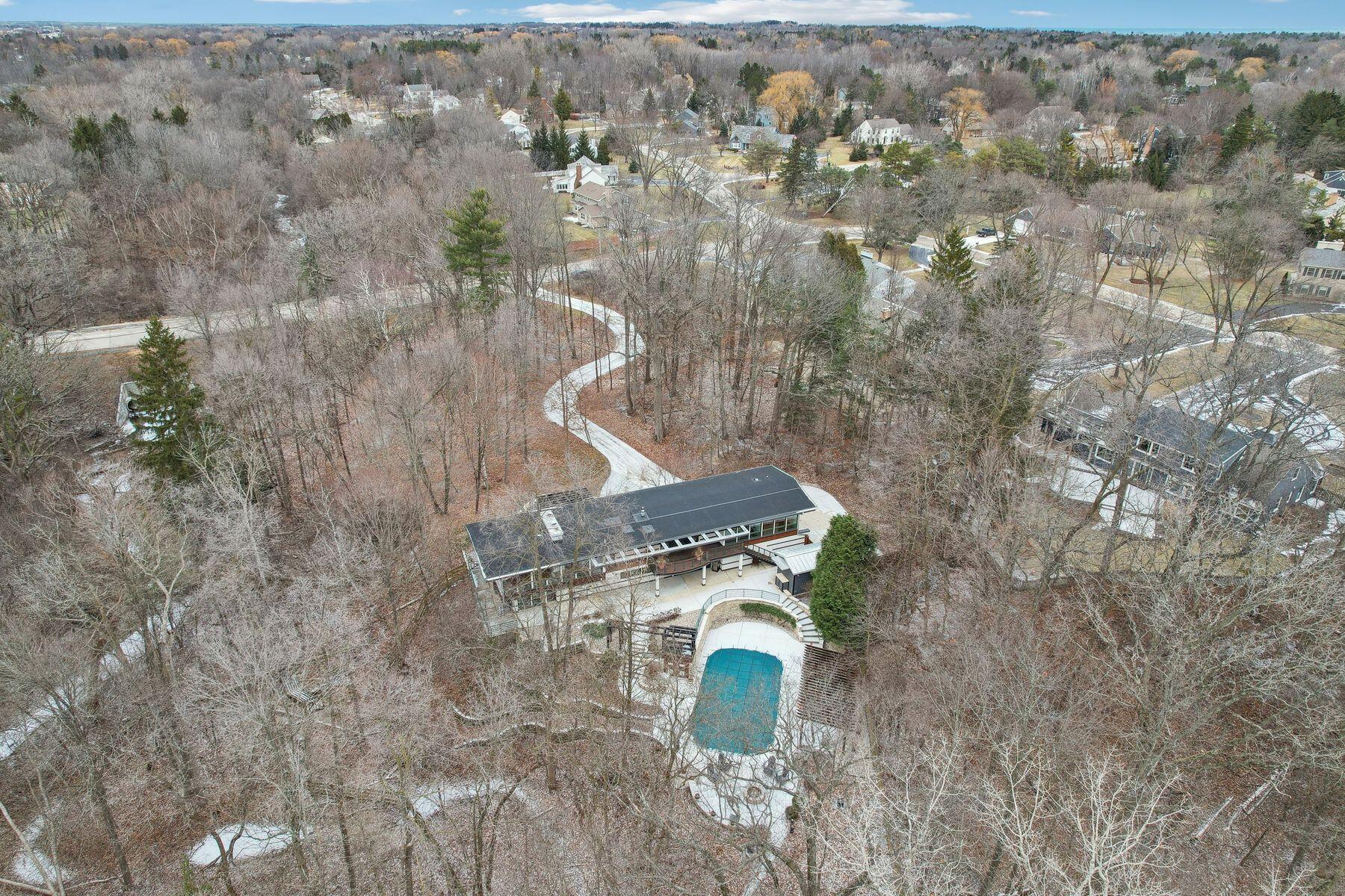 855 W County Line Rd