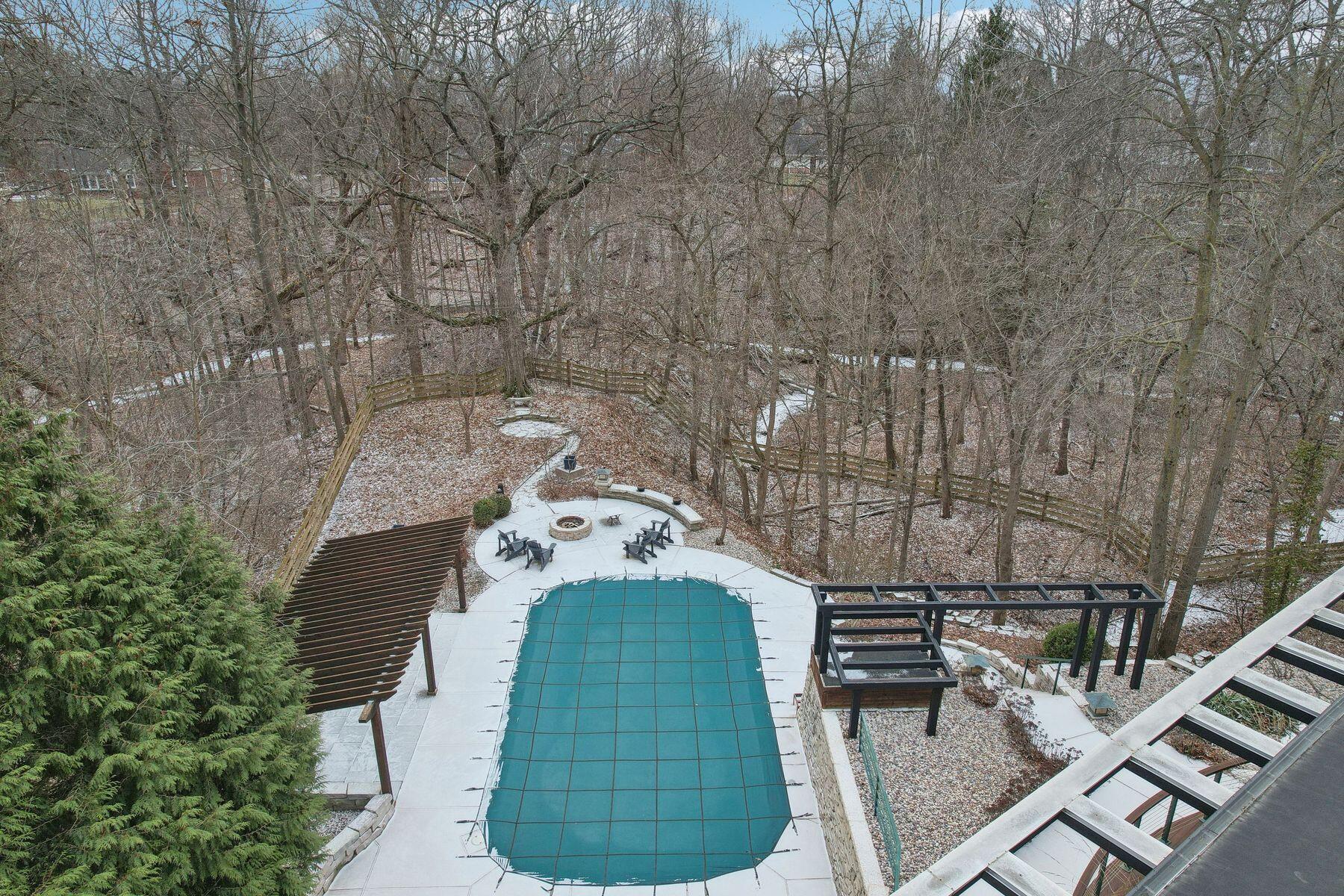 855 W County Line Rd