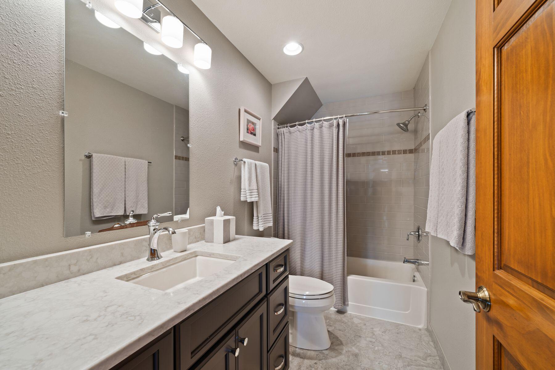 W226N2588 Aspenwood Ln