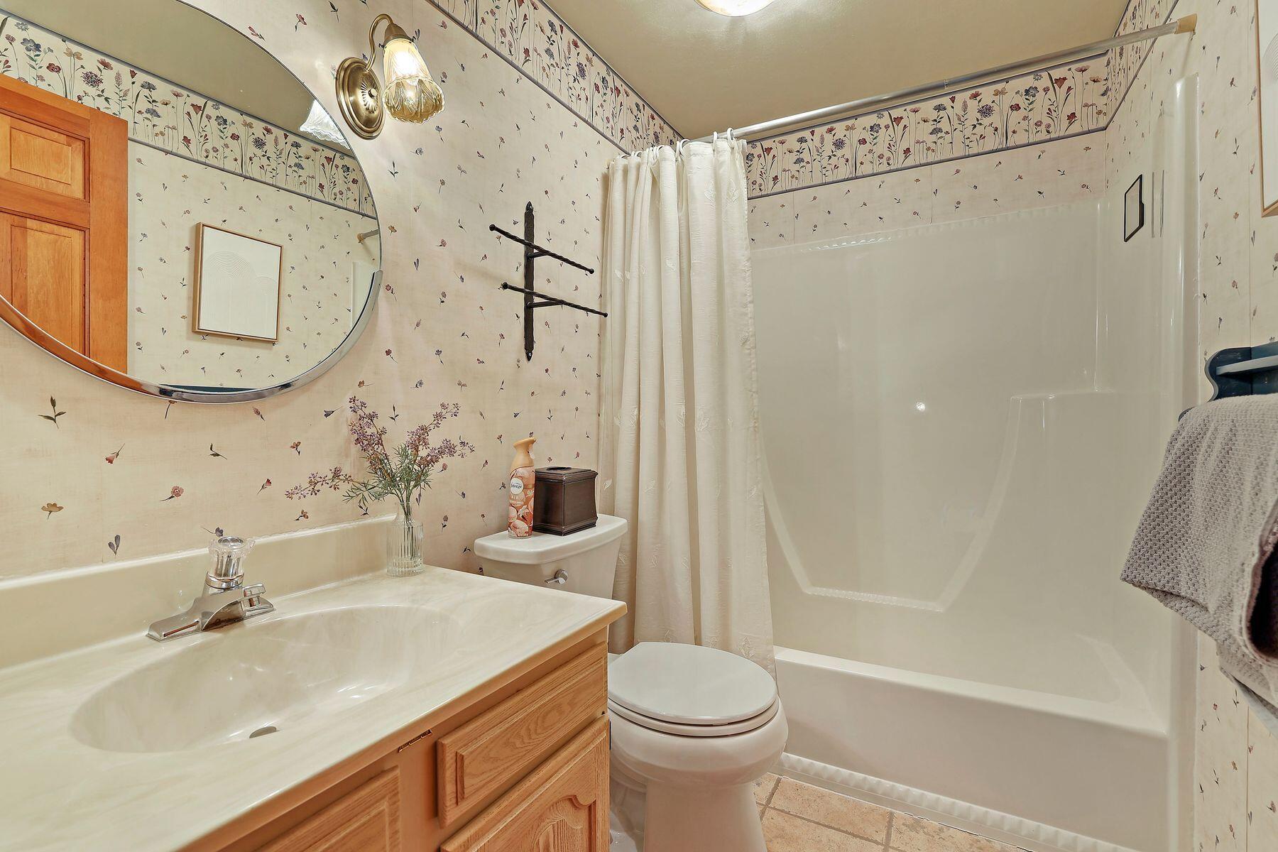 1560 Kingswood Trl