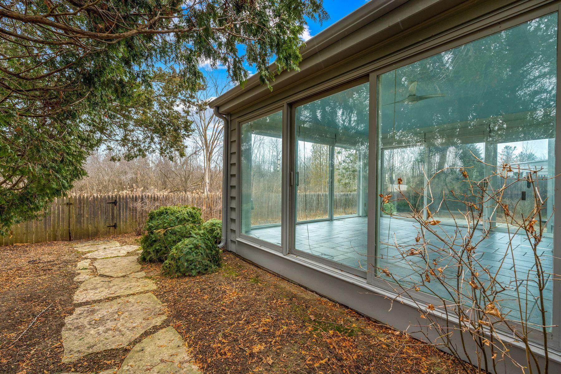 938 W Shaker Cir