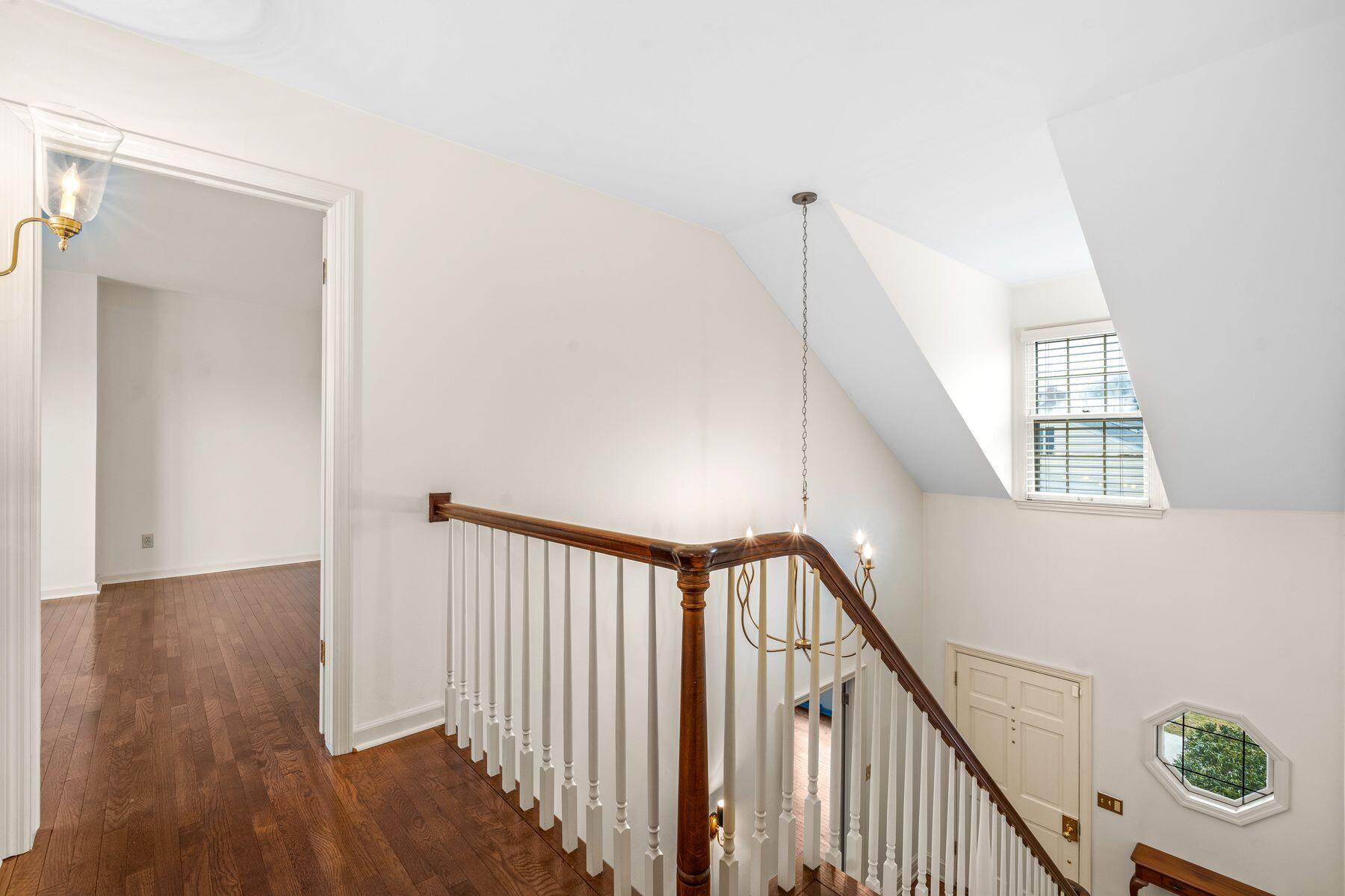 938 W Shaker Cir