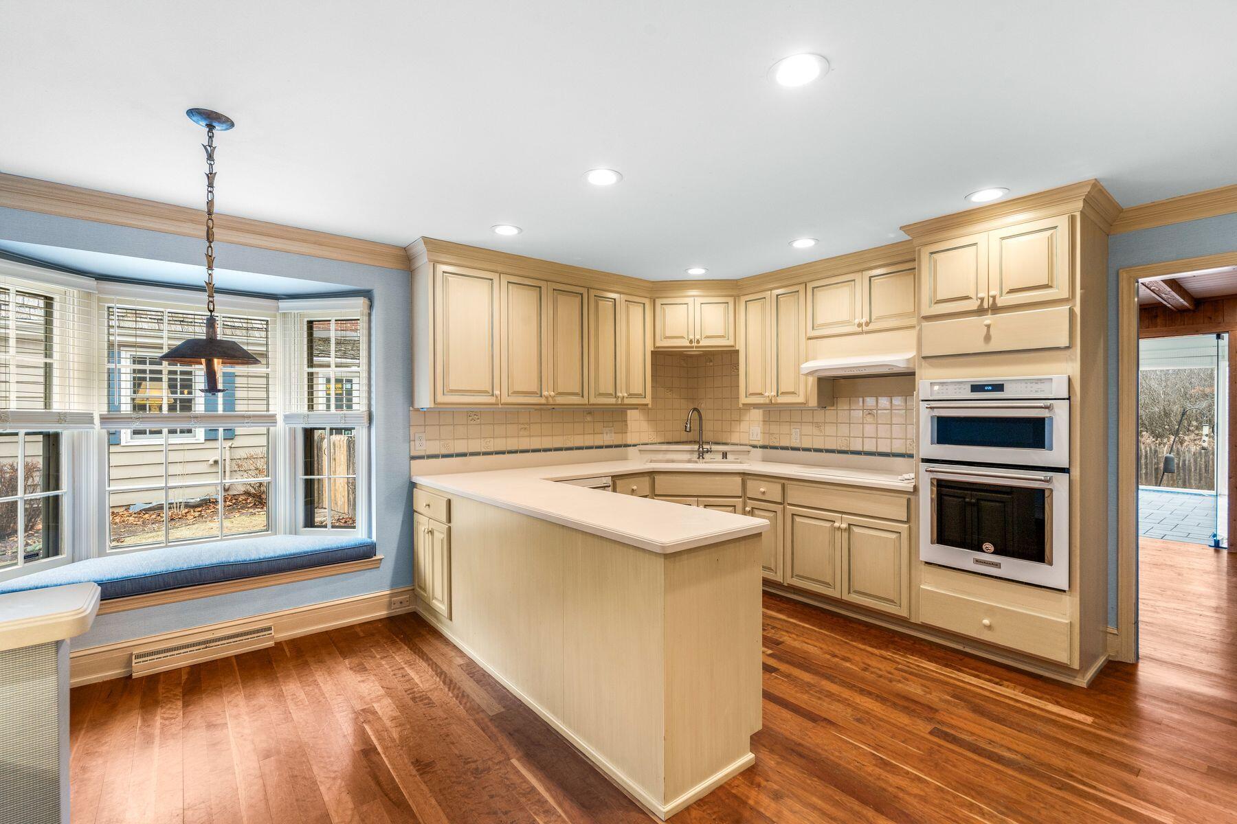 938 W Shaker Cir
