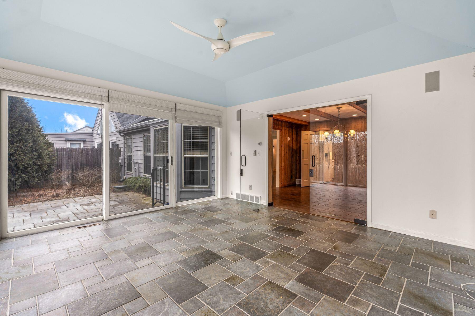 938 W Shaker Cir