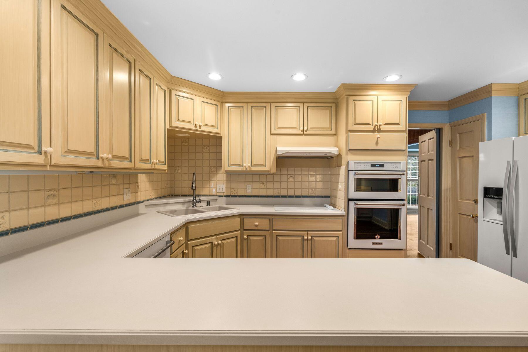 938 W Shaker Cir