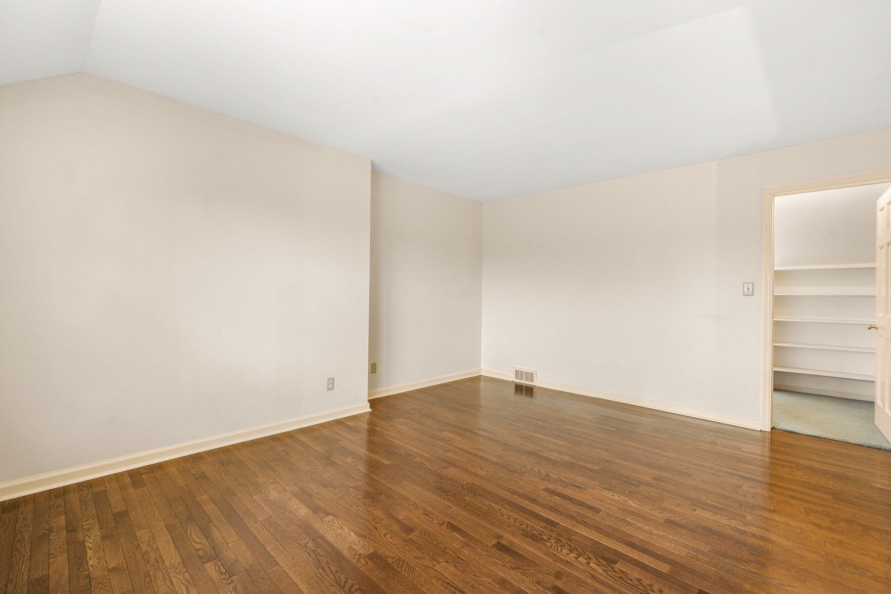 938 W Shaker Cir