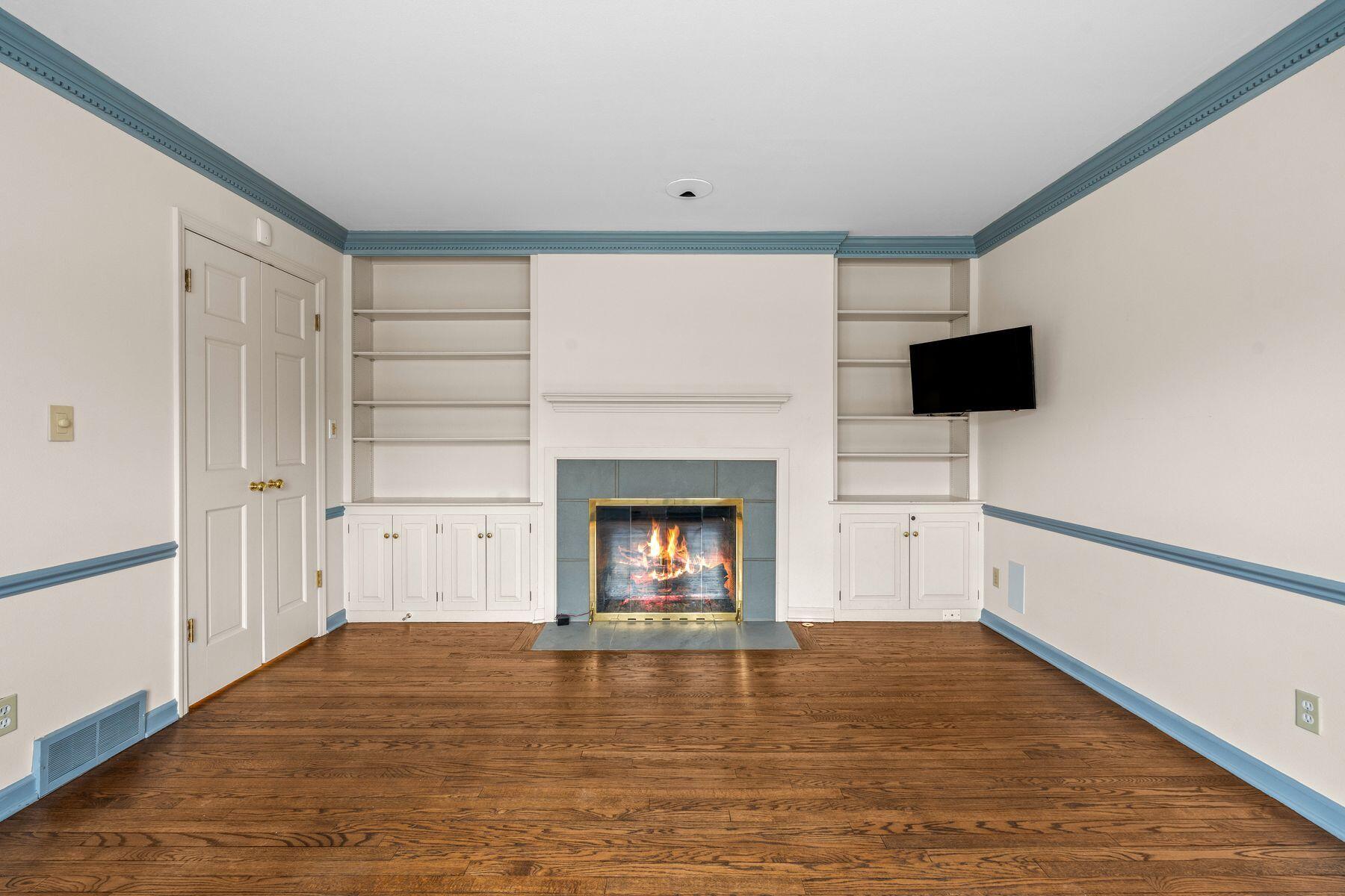 938 W Shaker Cir